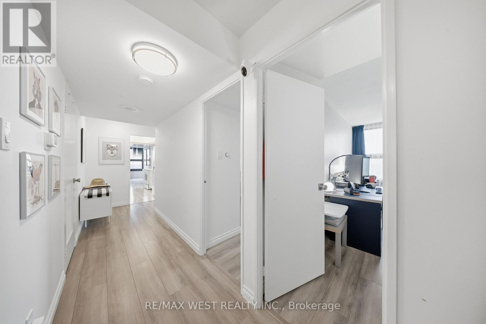 2302 - 1300 Bloor Street, Mississauga, Ontario  L4Y 3Z2 - Photo 3 - W13008962