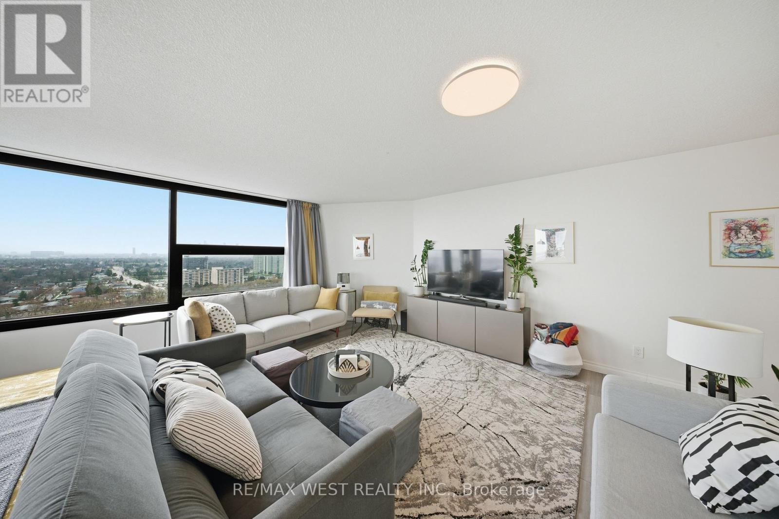 2302 - 1300 Bloor Street, Mississauga, Ontario  L4Y 3Z2 - Photo 4 - W13008962