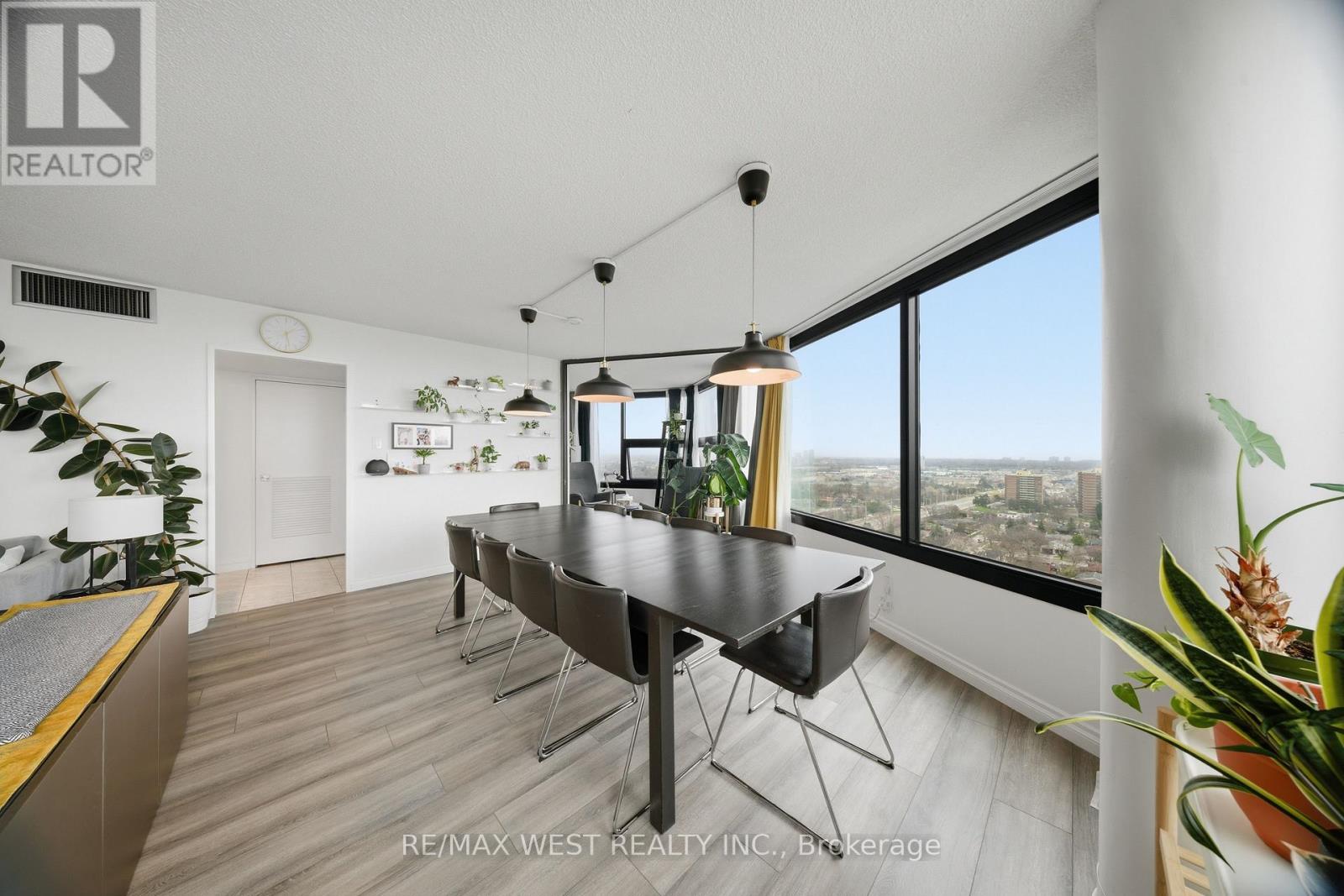 2302 - 1300 Bloor Street, Mississauga, Ontario  L4Y 3Z2 - Photo 5 - W13008962