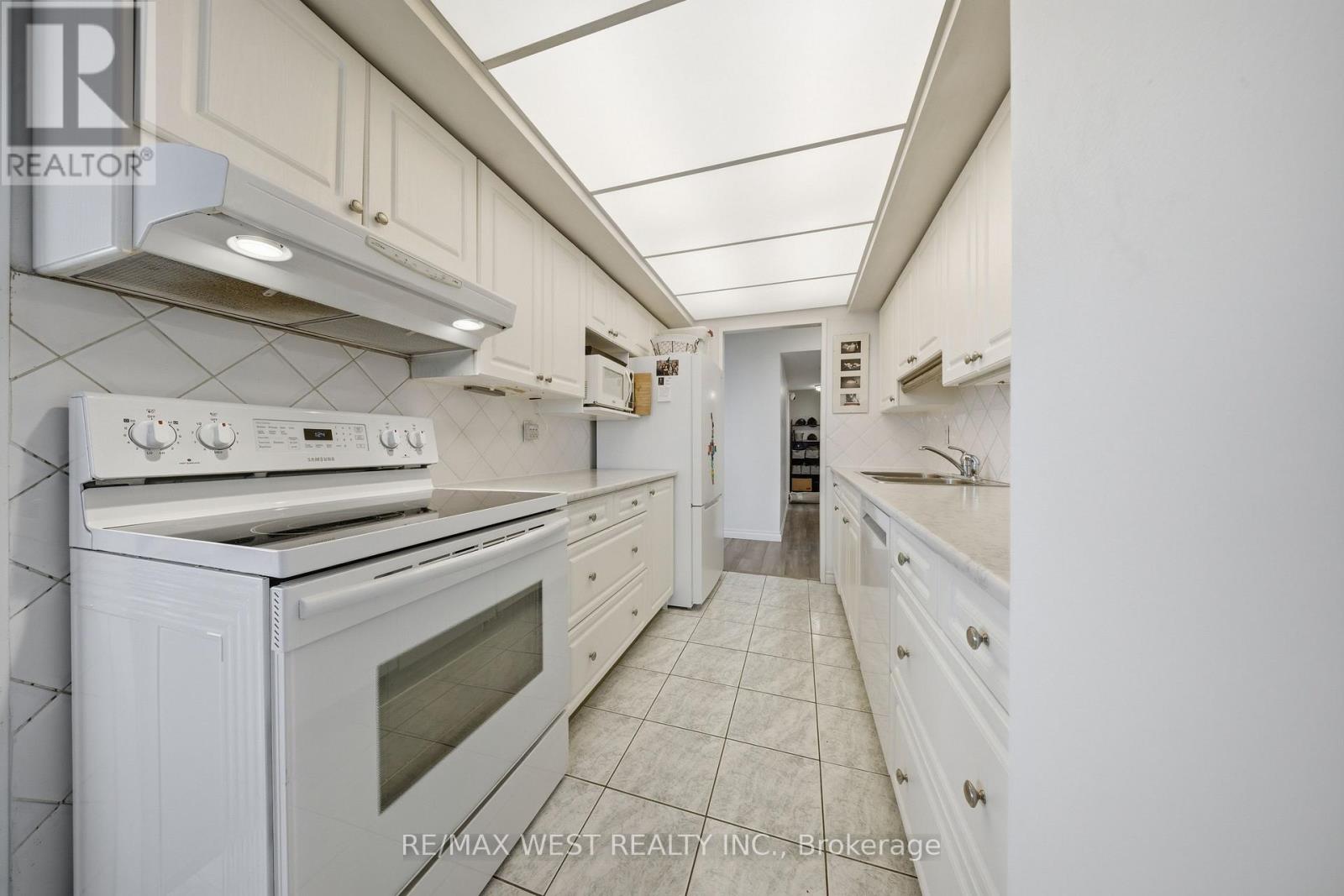 2302 - 1300 Bloor Street, Mississauga, Ontario  L4Y 3Z2 - Photo 7 - W13008962