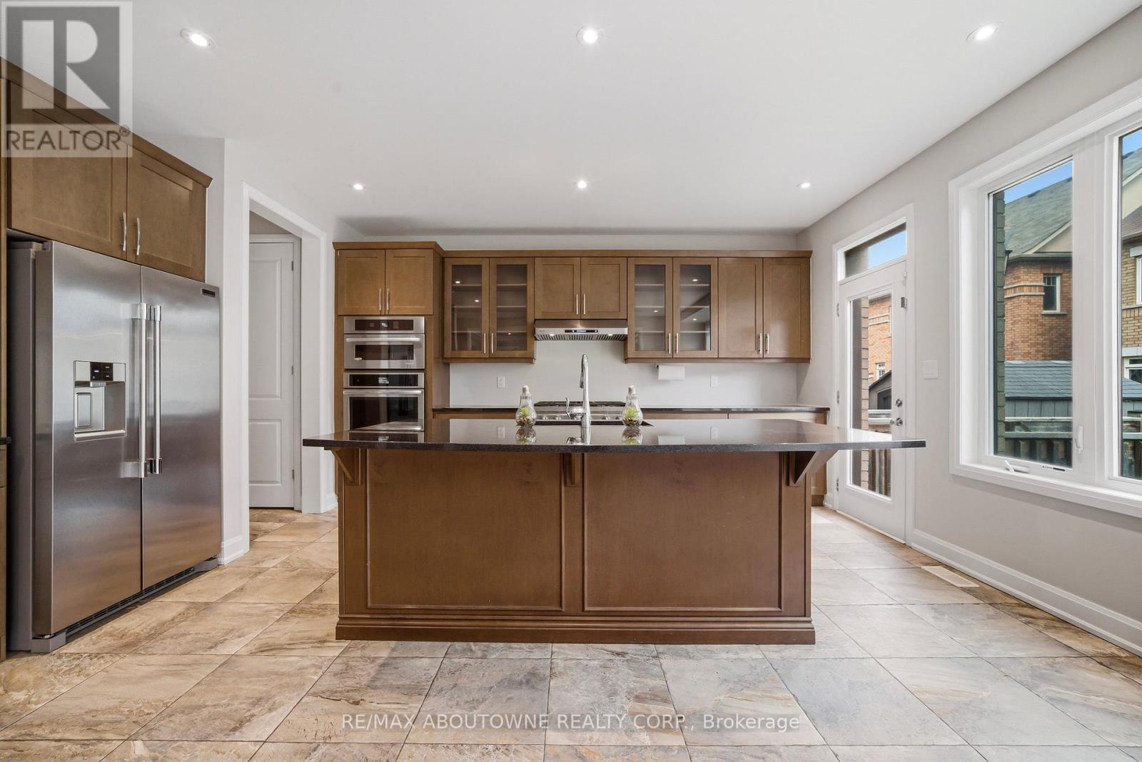 224 Cherryhurst Road, Oakville, Ontario  L6M 0Z7 - Photo 13 - W13009002