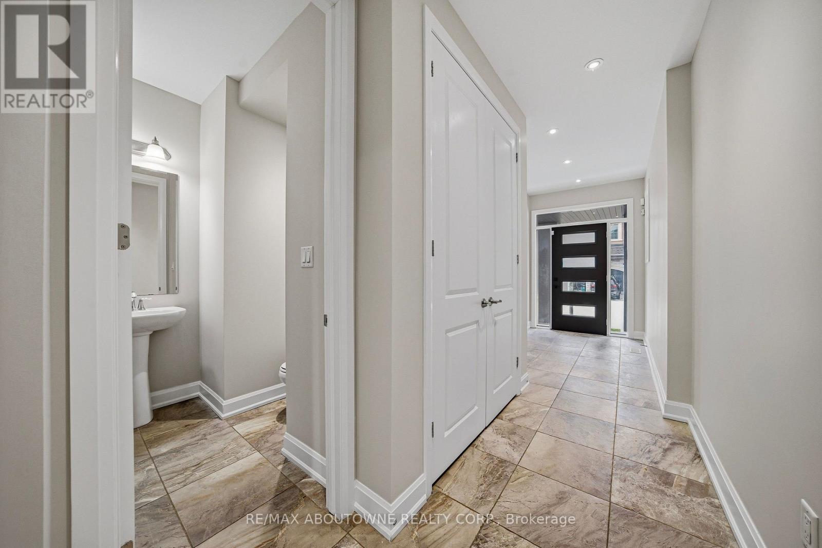 224 Cherryhurst Road, Oakville, Ontario  L6M 0Z7 - Photo 8 - W13009002