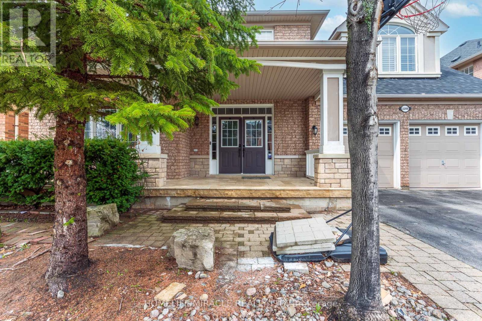 2299 Glazebrook Circle, Oakville, Ontario  L6M 5B5 - Photo 2 - W13009072