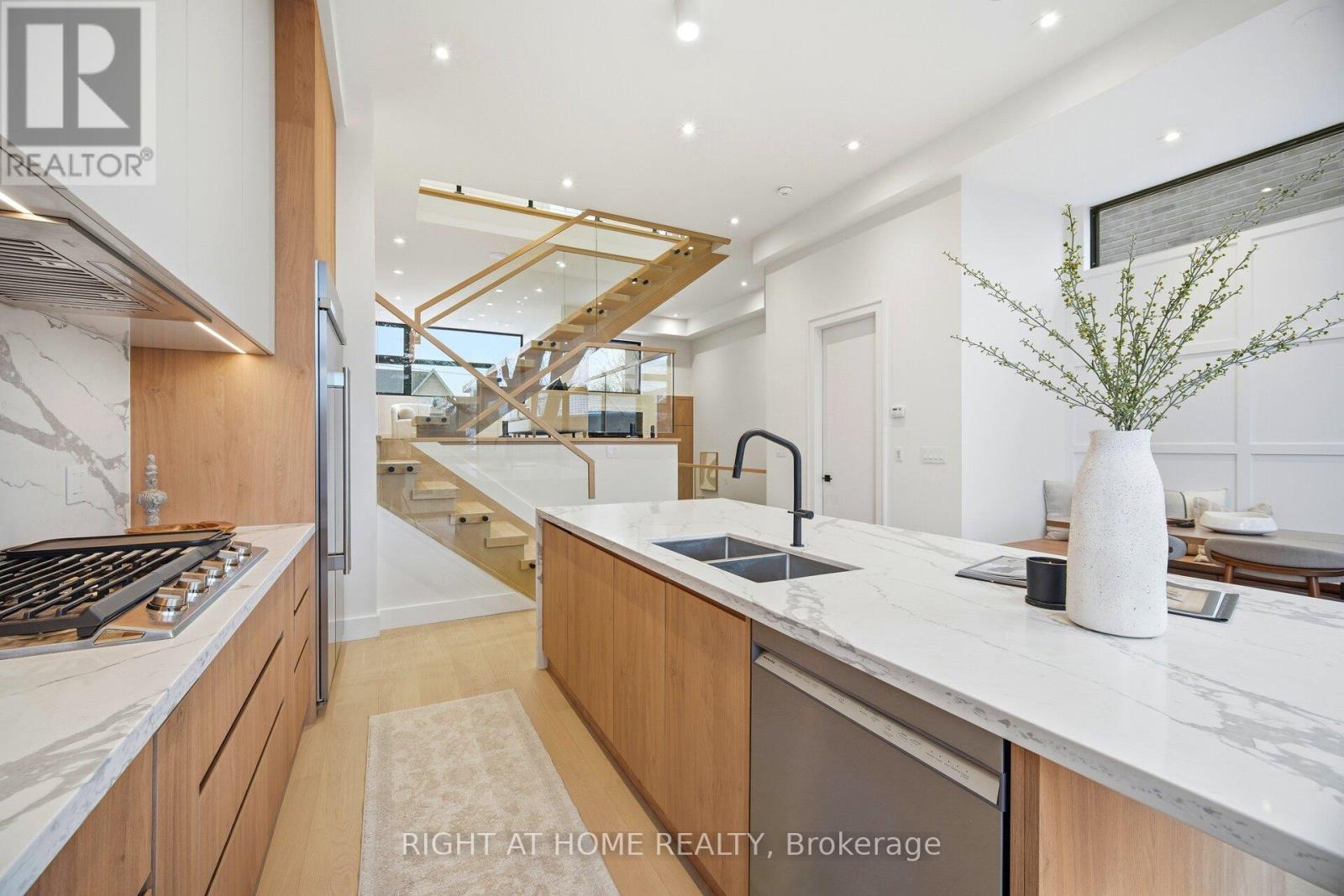 287 Valermo Drive, Toronto, Ontario  M8W 2L2 - Photo 12 - W13009096