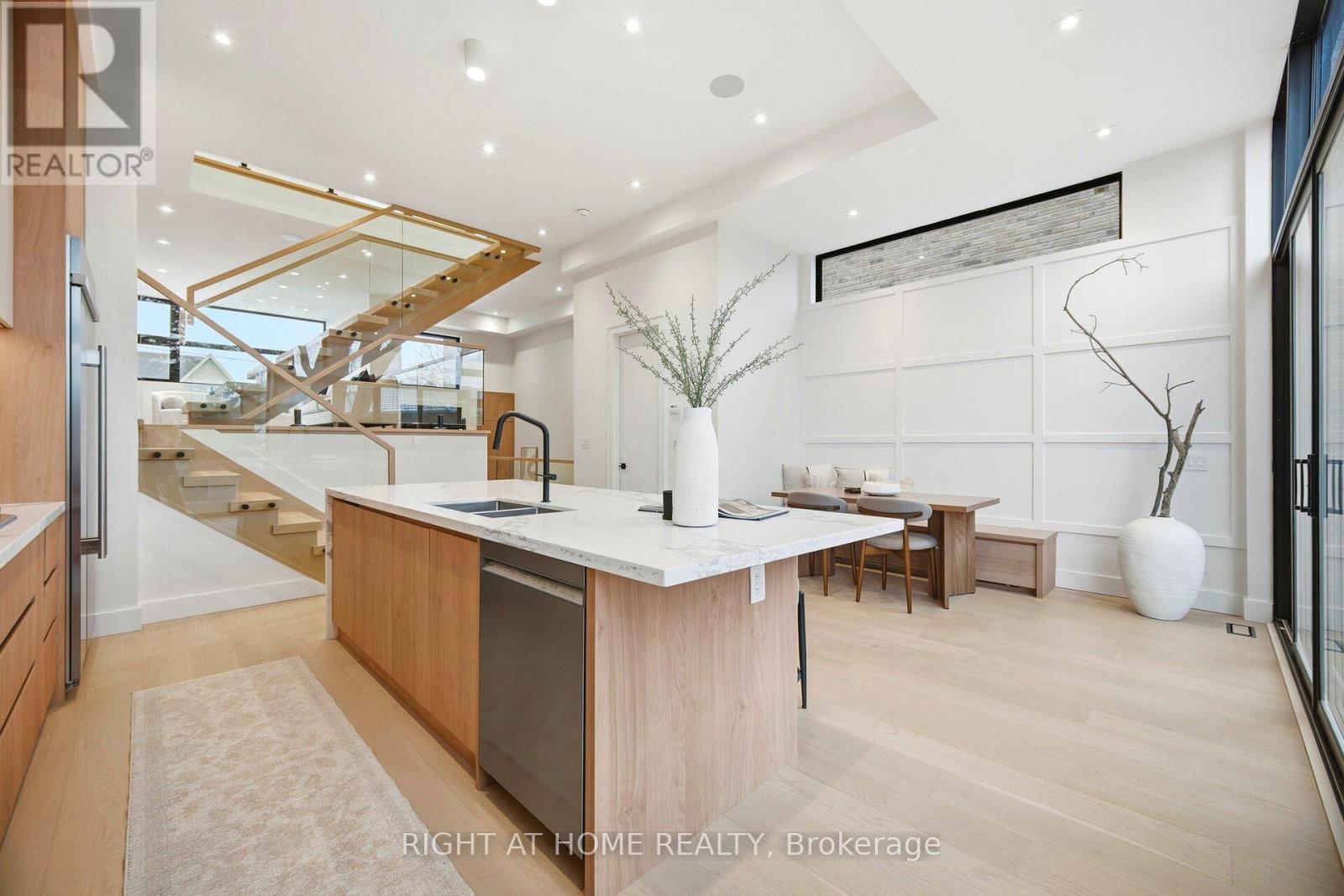 287 Valermo Drive, Toronto, Ontario  M8W 2L2 - Photo 9 - W13009096