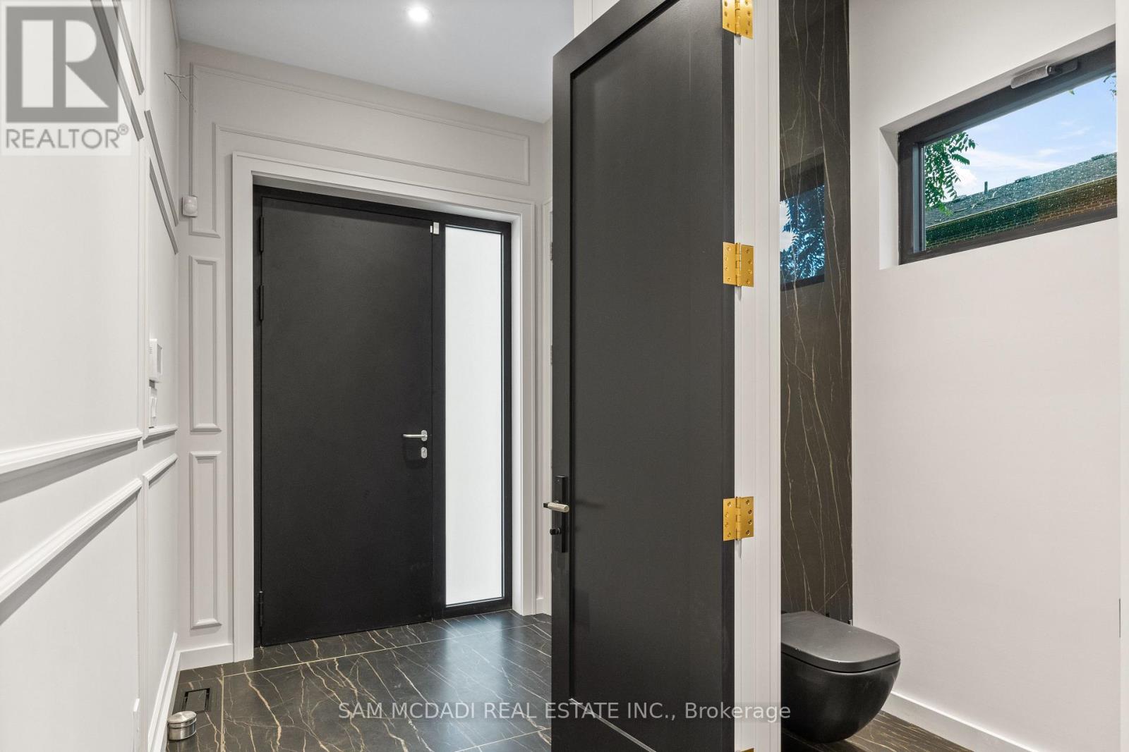 1090 Ella Avenue, Mississauga, Ontario  L5E 1H5 - Photo 17 - W13009102