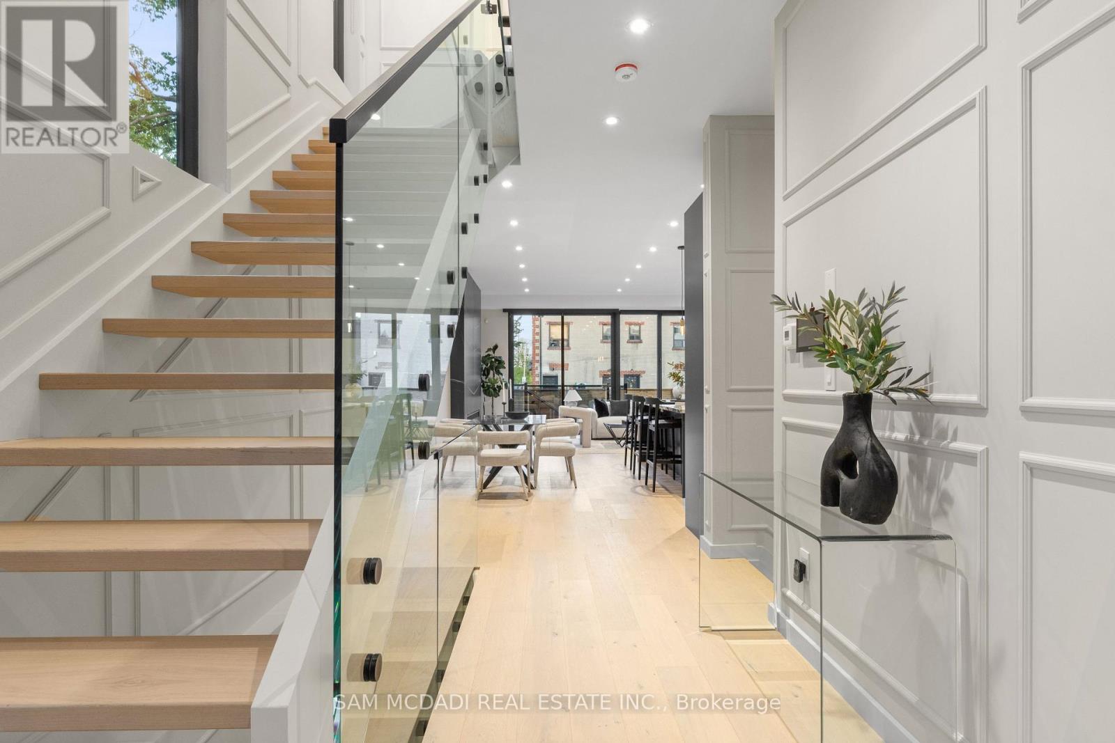 1090 Ella Avenue, Mississauga, Ontario  L5E 1H5 - Photo 2 - W13009102