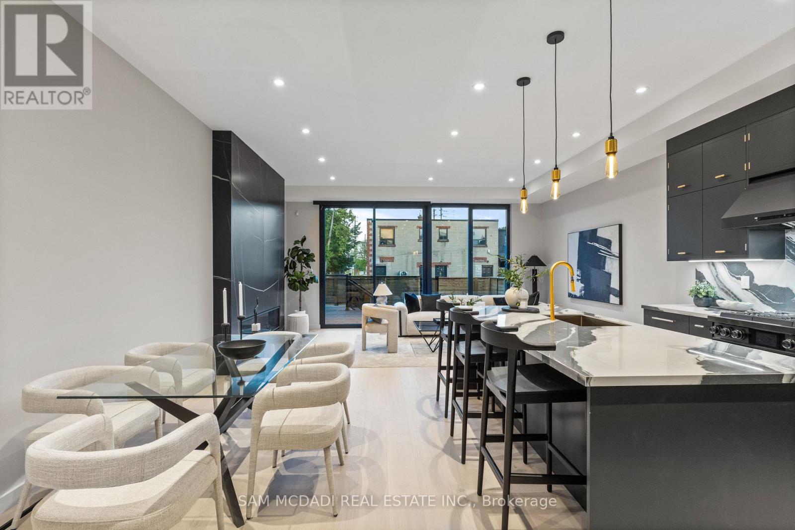 1090 Ella Avenue, Mississauga, Ontario  L5E 1H5 - Photo 3 - W13009102