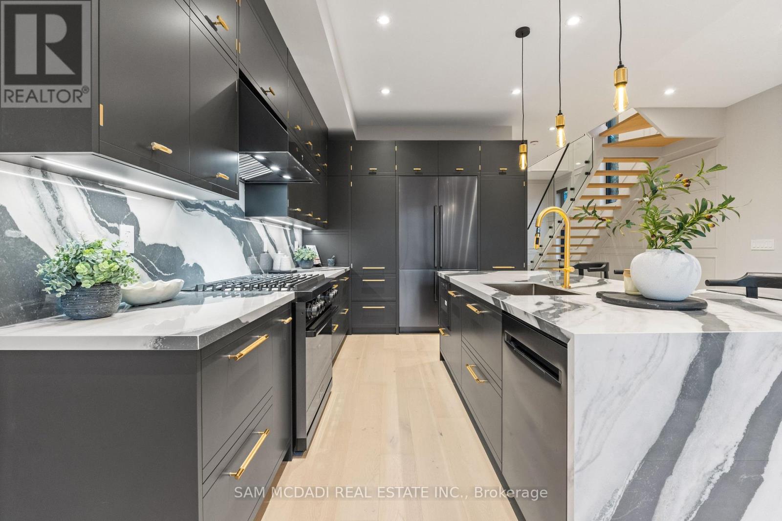 1090 Ella Avenue, Mississauga, Ontario  L5E 1H5 - Photo 6 - W13009102