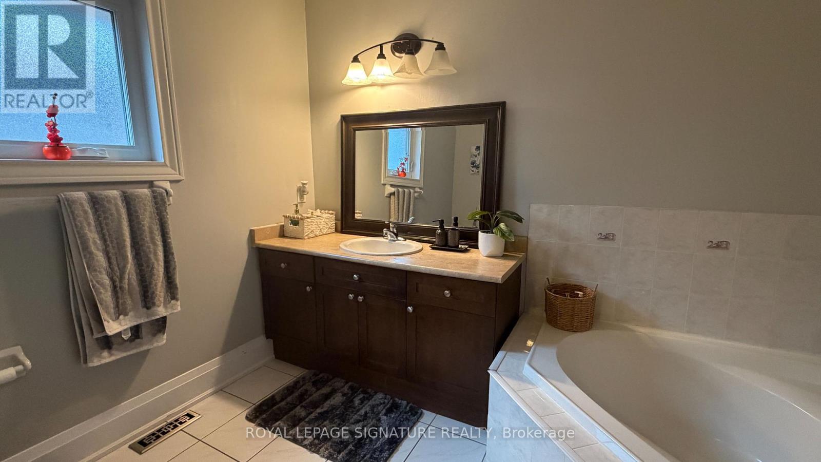 874 Mantle Crescent, Mississauga, Ontario  L5V 2G4 - Photo 16 - W13009188