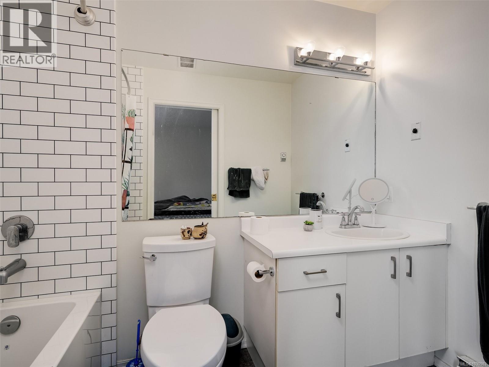 621 Pine St, Victoria, British Columbia  V9A 2Z9 - Photo 18 - 1030983