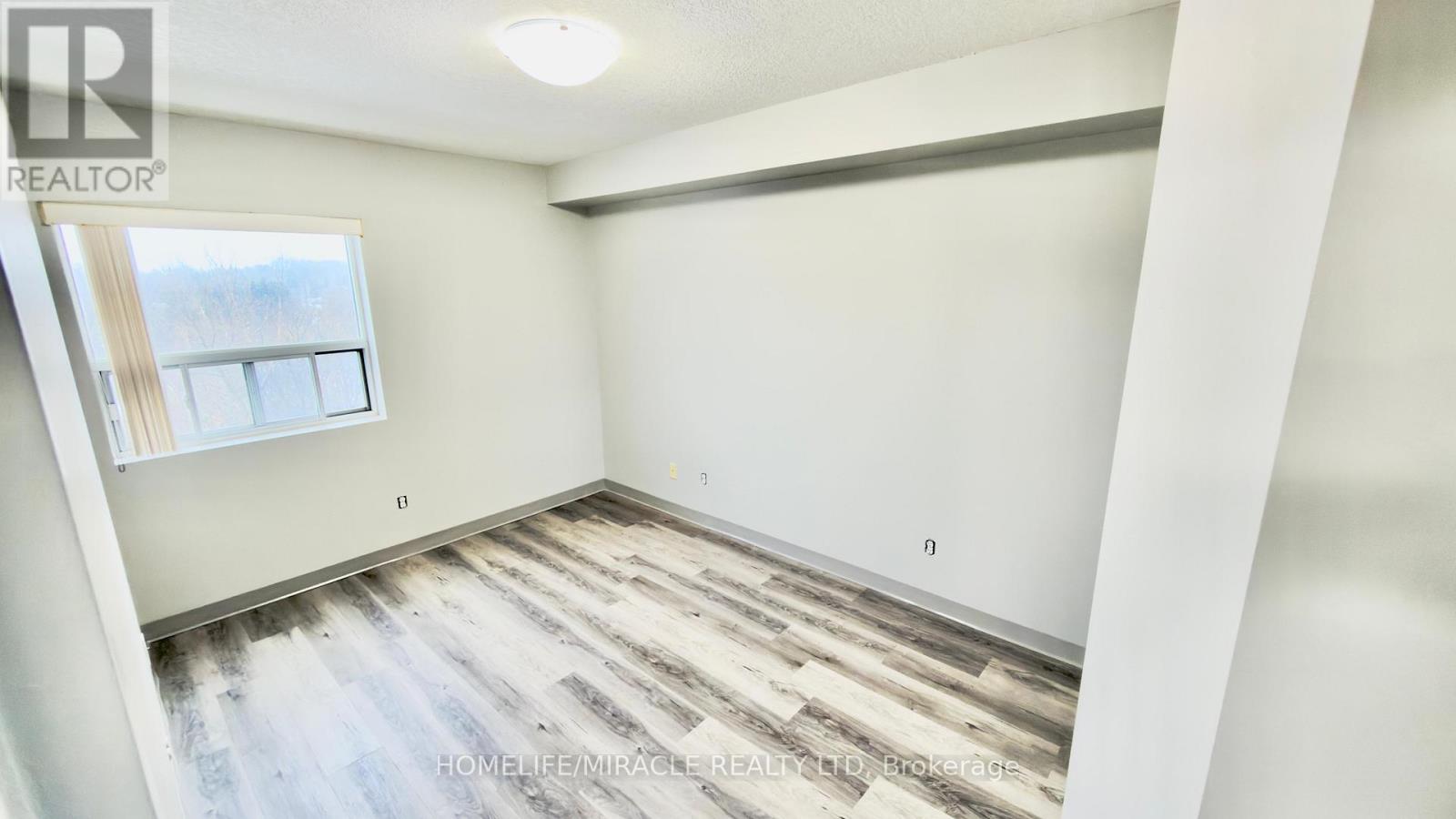 804 - 274 Erb Street W, Waterloo, Ontario  N2L 1W2 - Photo 9 - X13009028