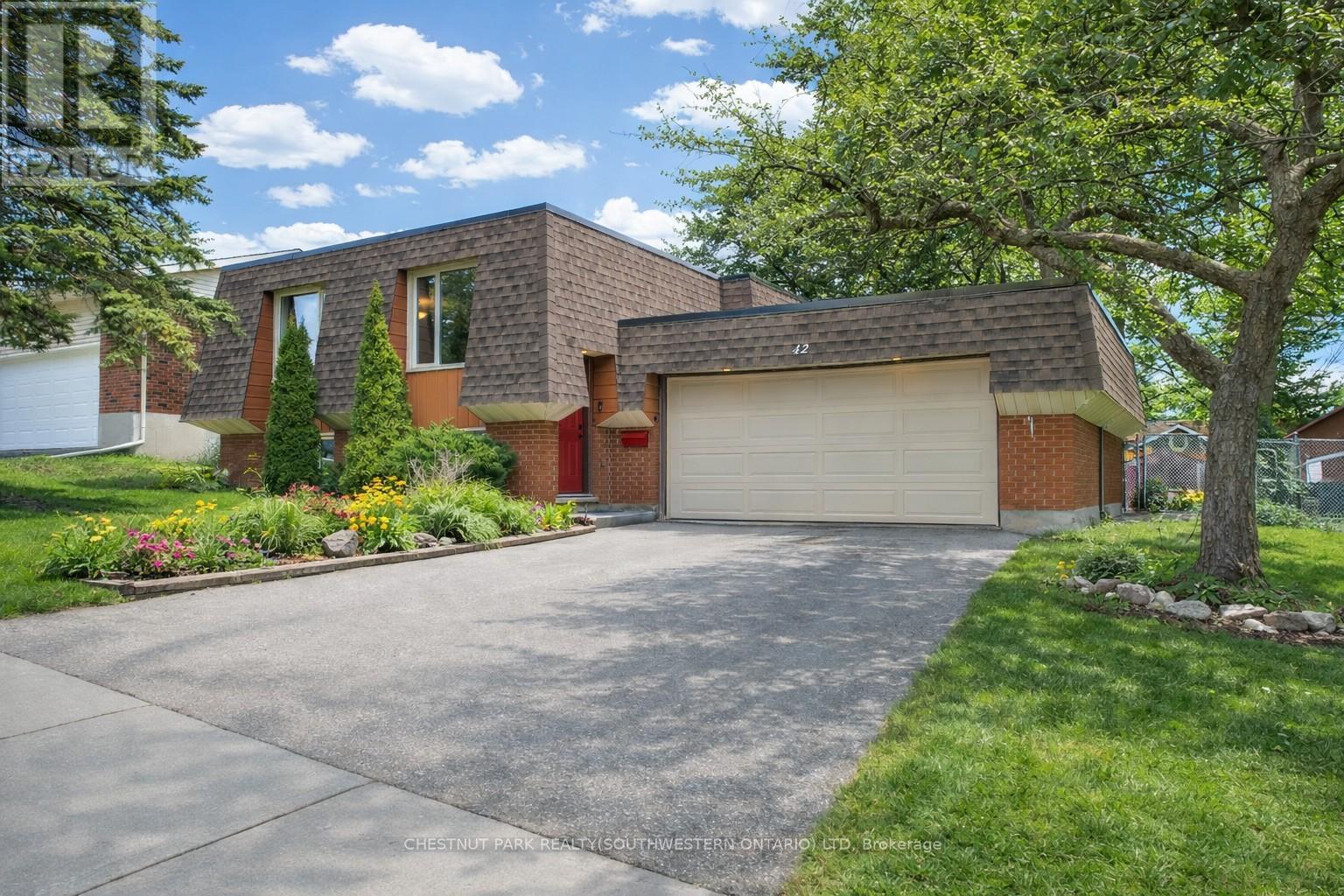 42 Culpepper Drive, Waterloo, Ontario  N2L 5L1 - Photo 2 - X13009062