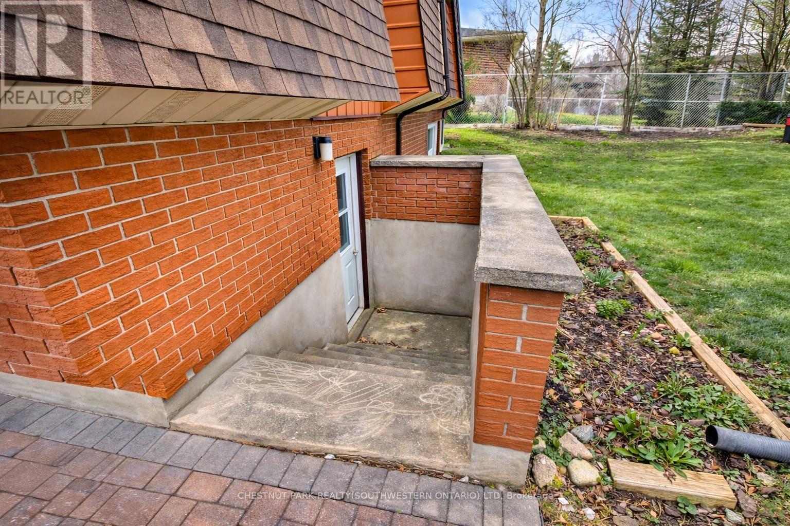 42 Culpepper Drive, Waterloo, Ontario  N2L 5L1 - Photo 36 - X13009062