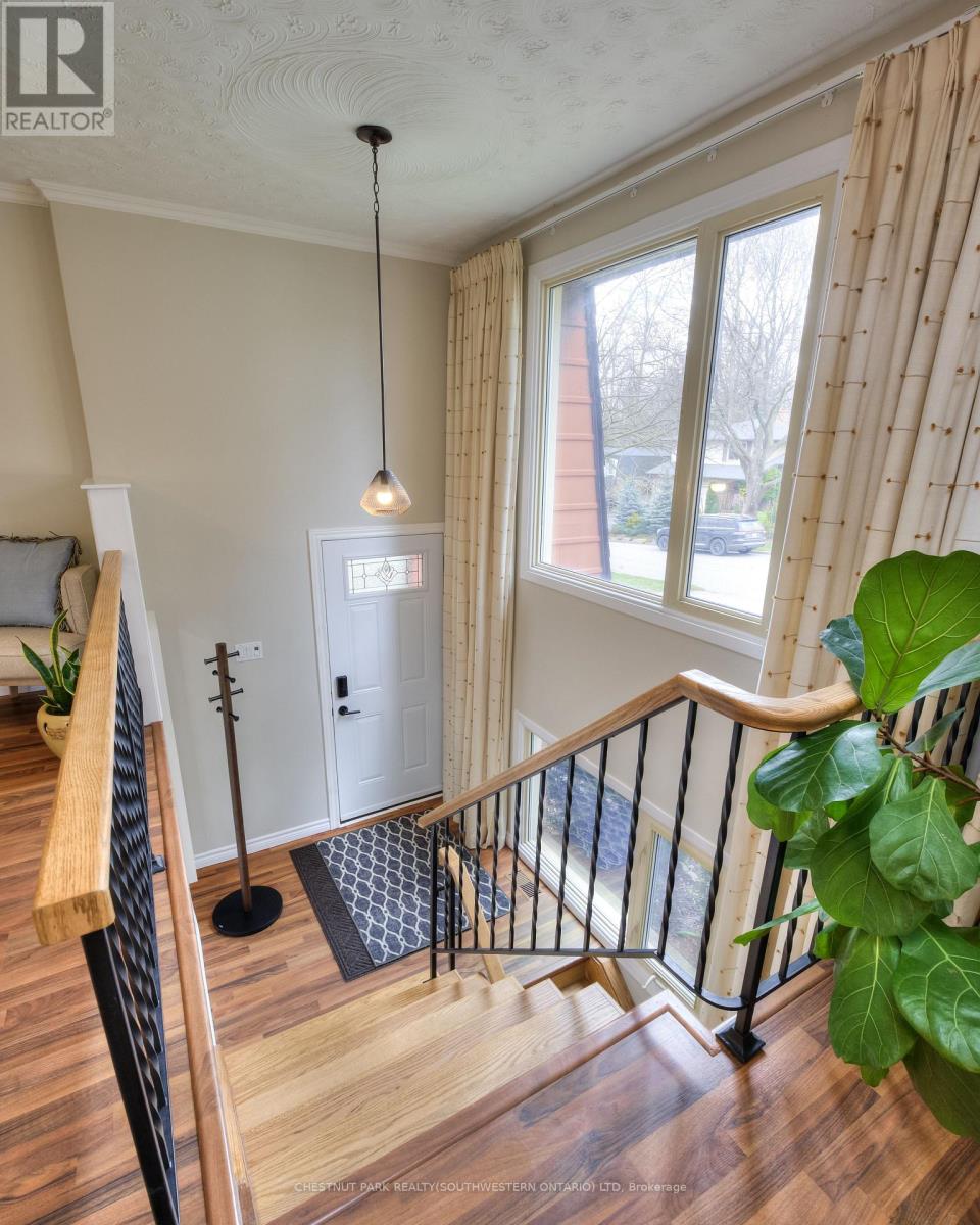 42 Culpepper Drive, Waterloo, Ontario  N2L 5L1 - Photo 4 - X13009062