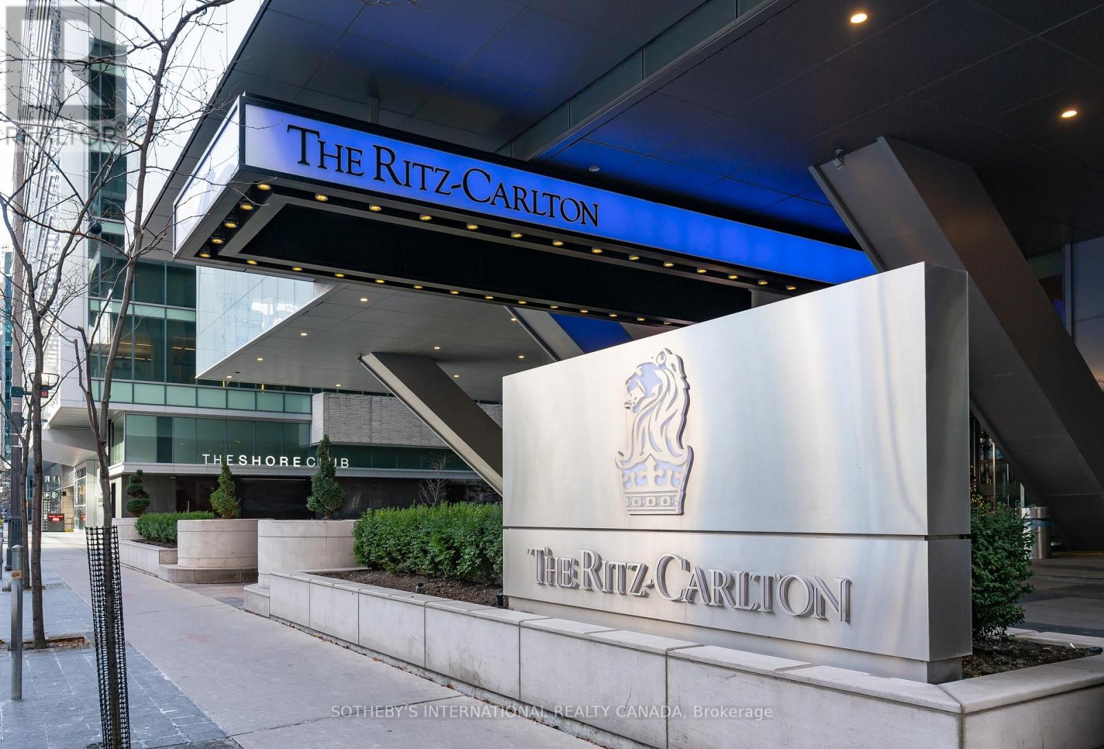 4201 - 183 Wellington Street W, Toronto, Ontario  M5V 0A1 - Photo 2 - C12820104