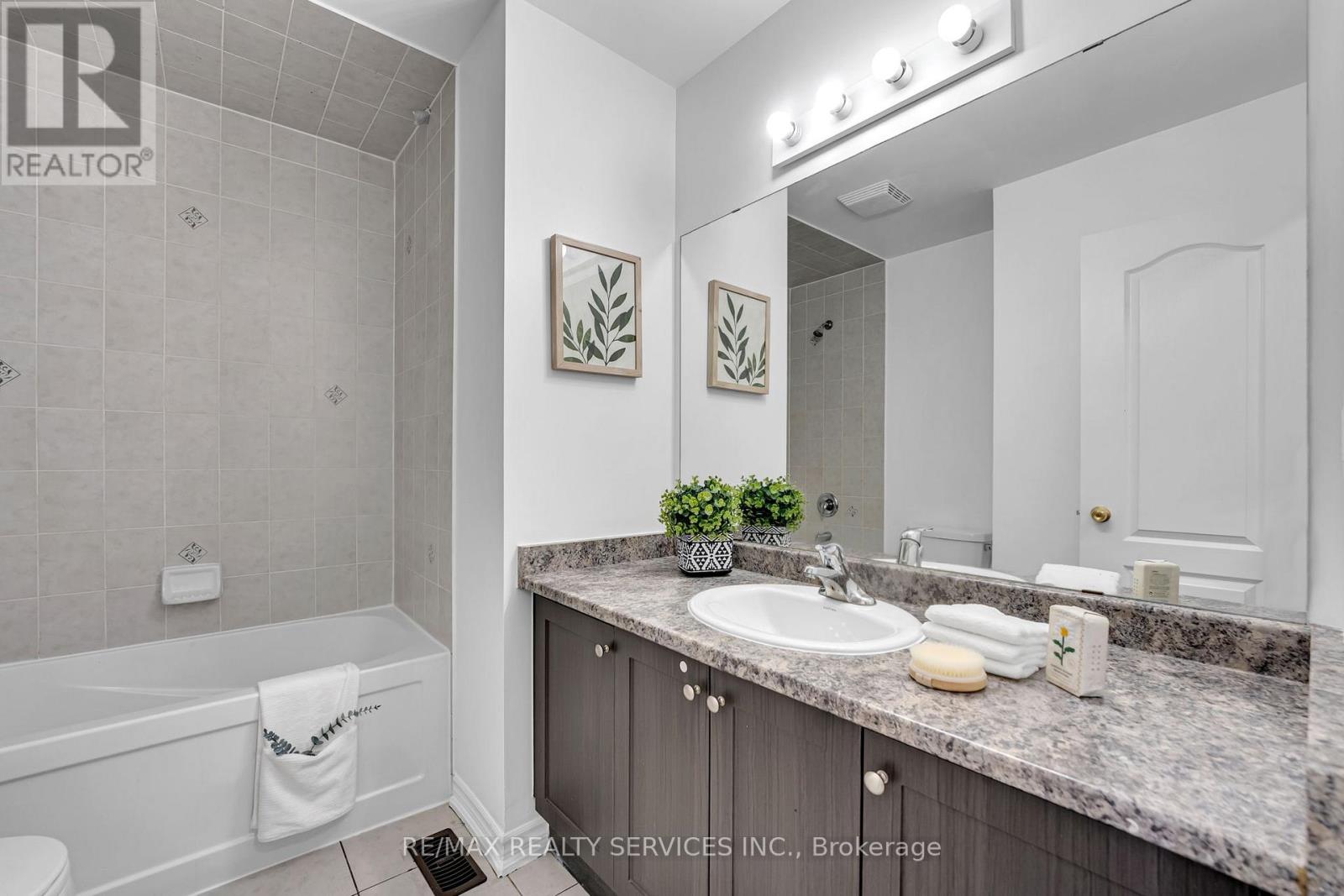 6 Rabbit Run Way, Brampton, Ontario  L6Z 0B4 - Photo 19 - W13007976