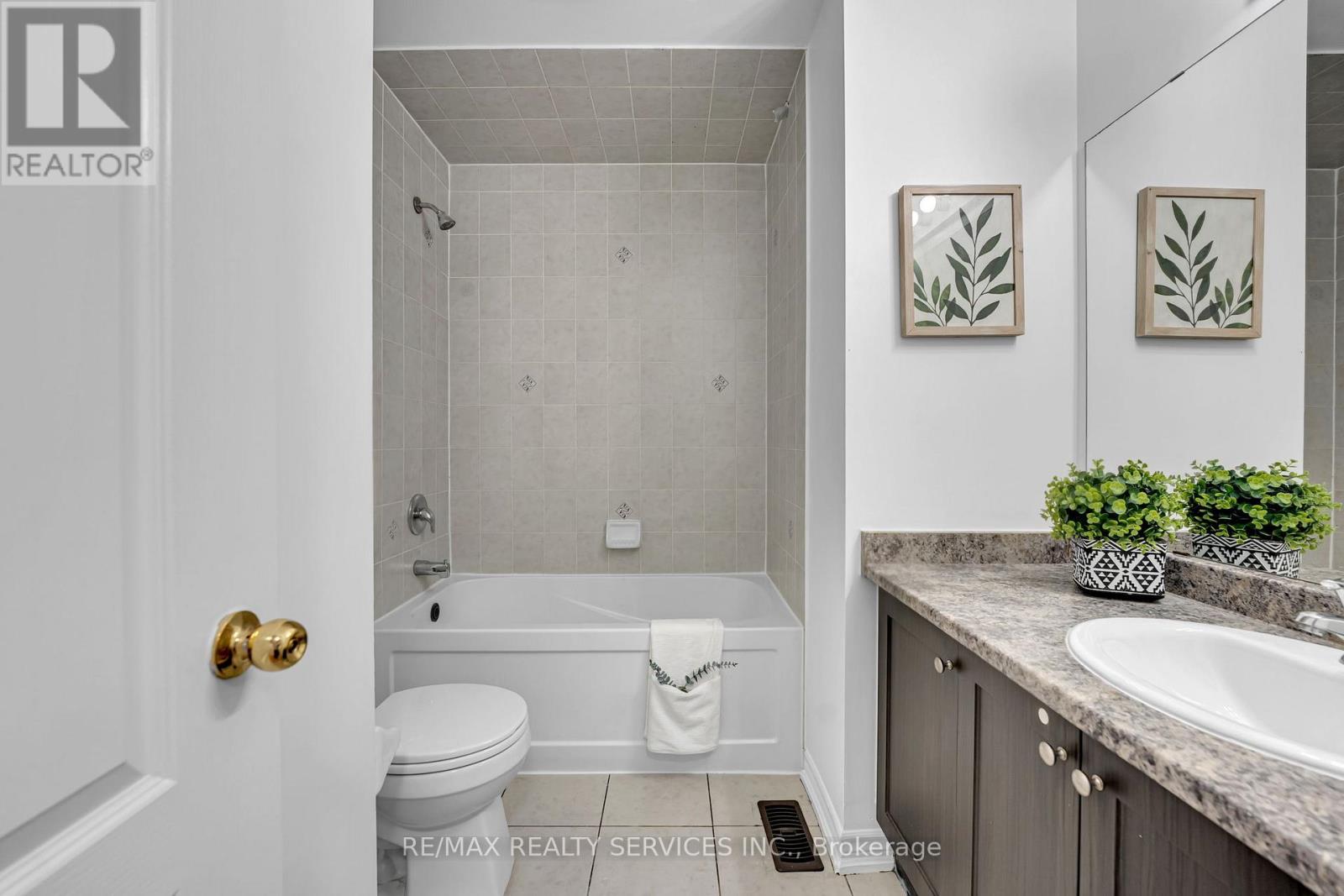 6 Rabbit Run Way, Brampton, Ontario  L6Z 0B4 - Photo 20 - W13007976