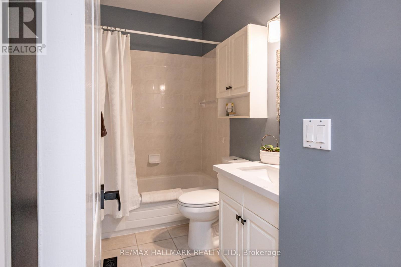 12 Fairway Lane, Guelph, Ontario  N1E 7A9 - Photo 11 - X12994544