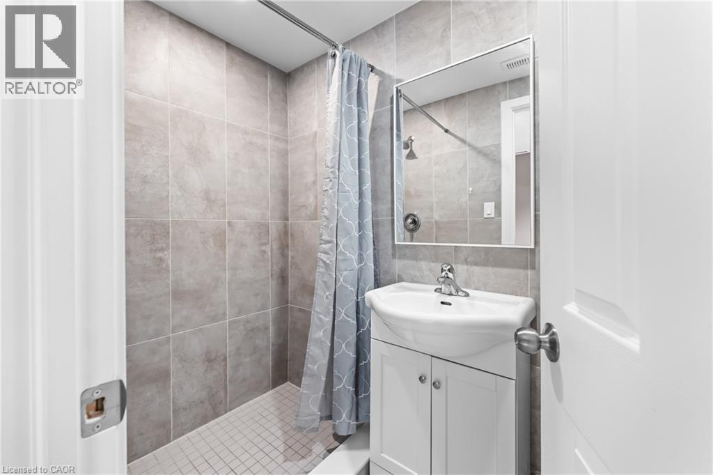 146 Oakdale Avenue, St. Catharines, Ontario  L2P 2L1 - Photo 15 - 40821095