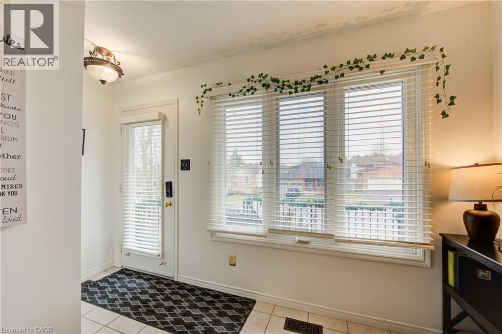 611 Springbank Avenue N, Woodstock, Ontario  N4T 1C9 - Photo 3 - 40812737