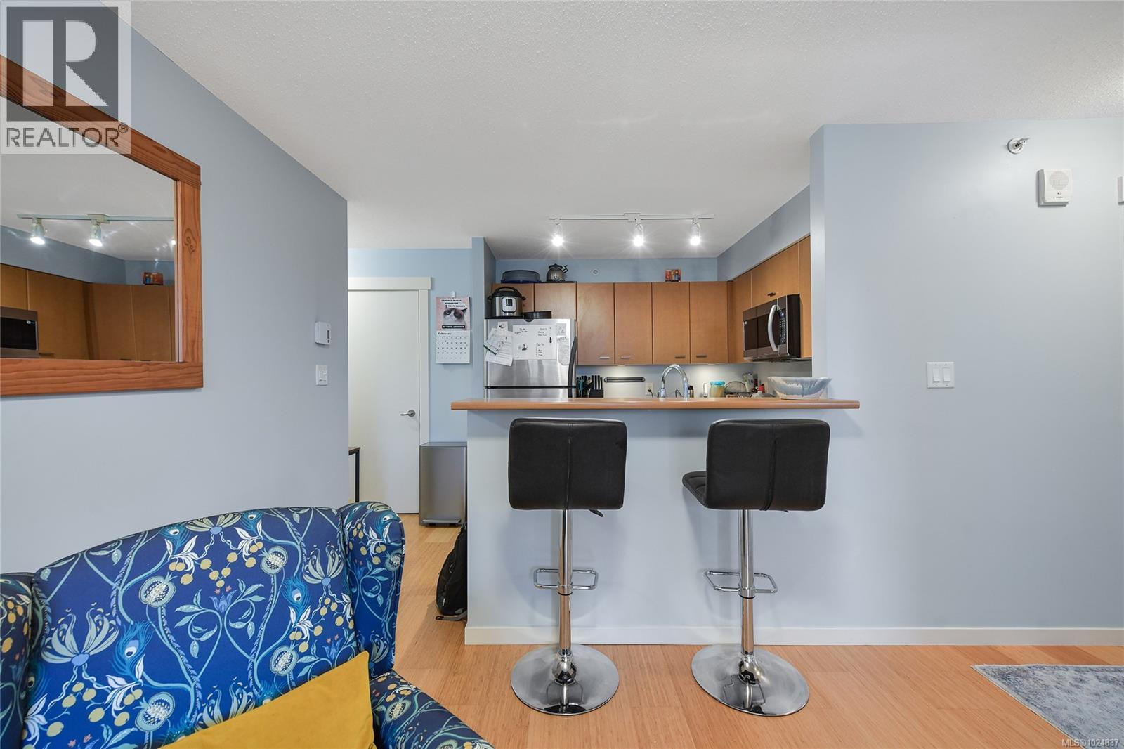 405 751 Fairfield Rd, Victoria, British Columbia  V8T 1C8 - Photo 11 - 1024837