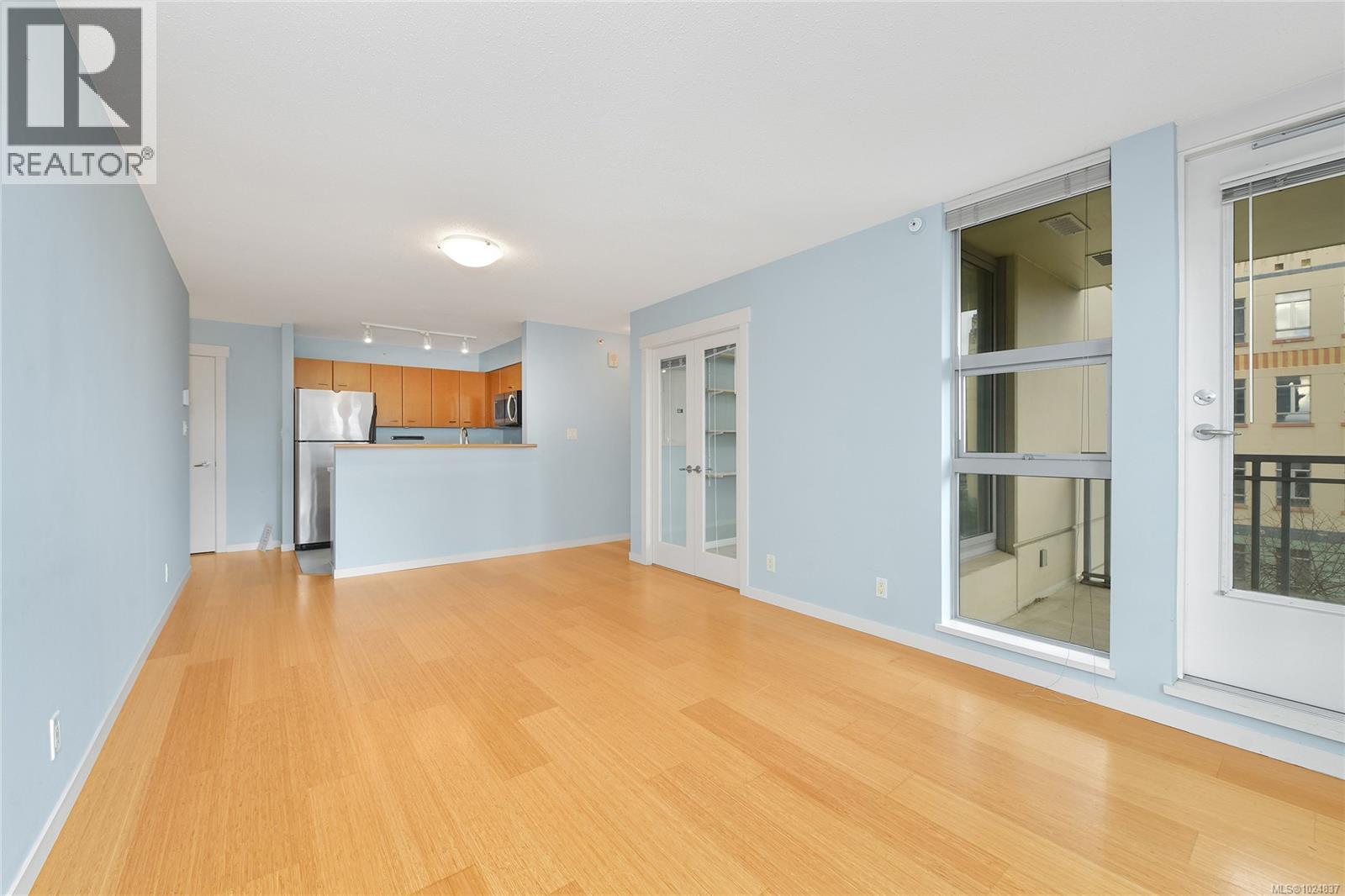 405 751 Fairfield Rd, Victoria, British Columbia  V8T 1C8 - Photo 3 - 1024837