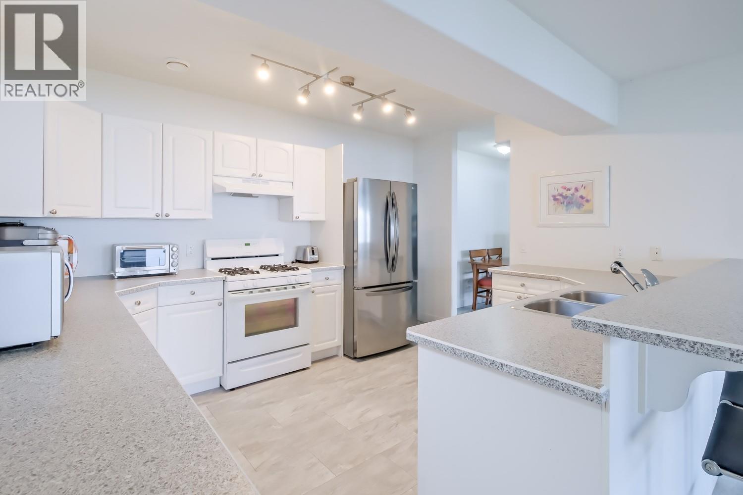 378 Okaview Road Kelowna Photo 31