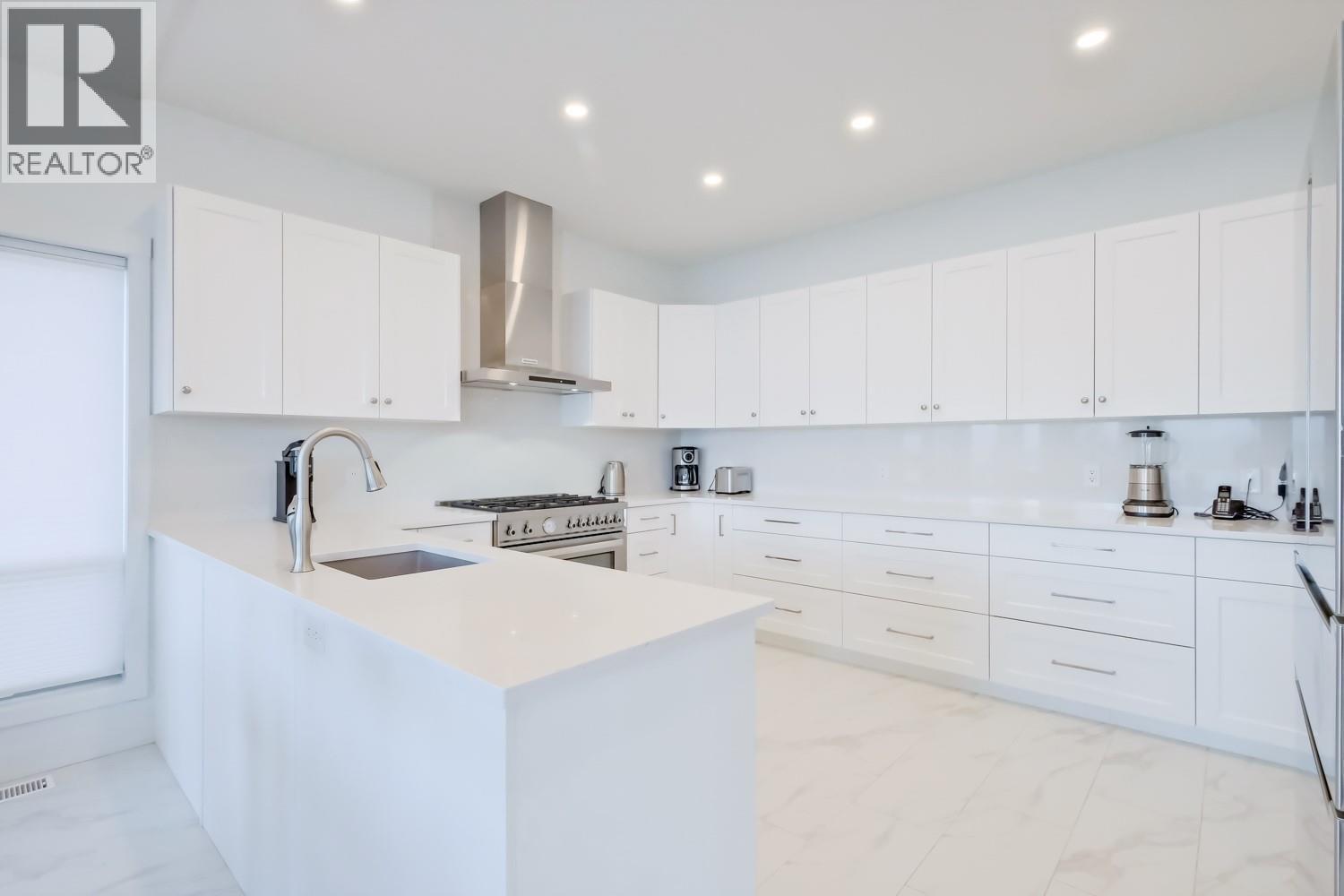 378 Okaview Road Kelowna Photo 13