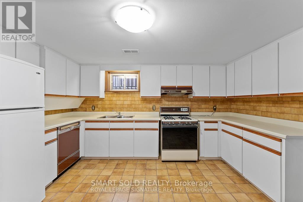 Basement - 30 Vanwood Road, Markham, Ontario  L3T 2N2 - Photo 2 - N12870860