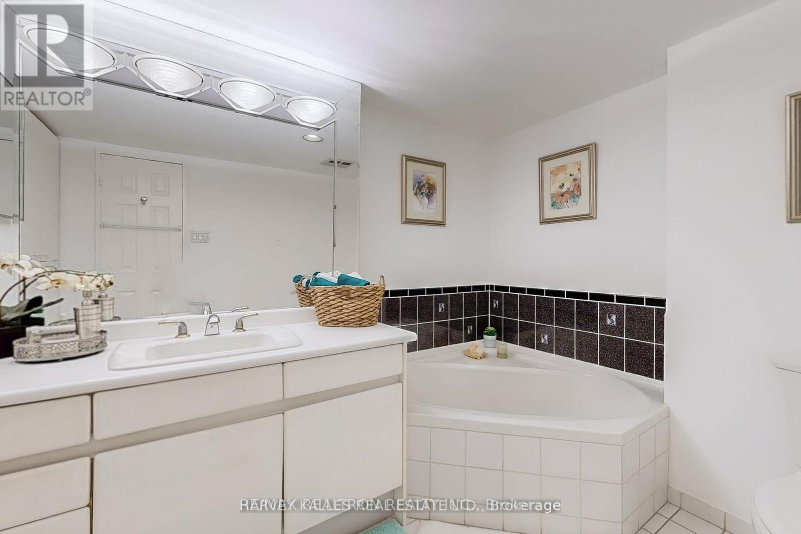 311 - 7300 Yonge Street, Vaughan, Ontario  L4J 7Y5 - Photo 25 - N12961990