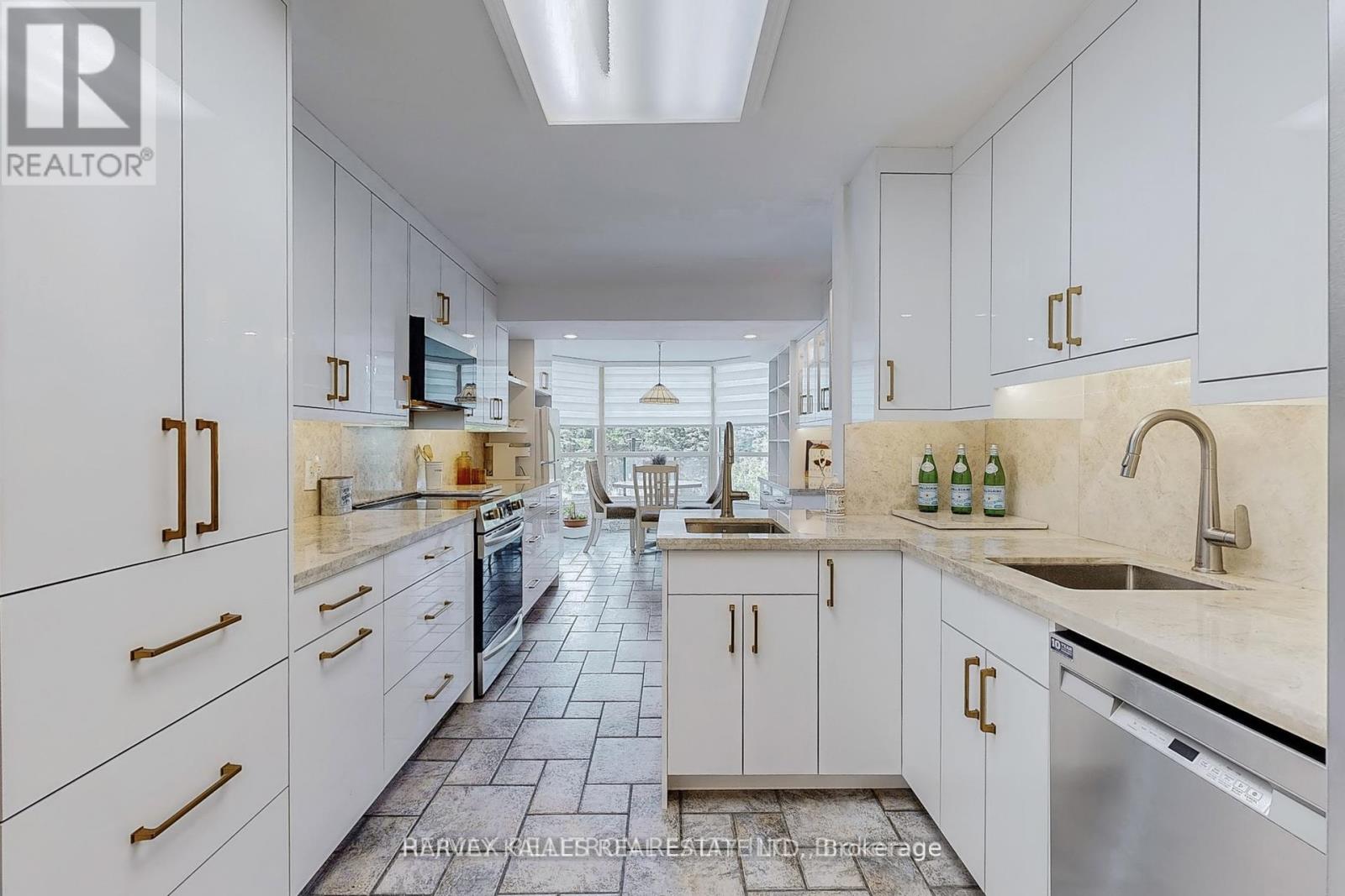 311 - 7300 Yonge Street, Vaughan, Ontario  L4J 7Y5 - Photo 4 - N12961990