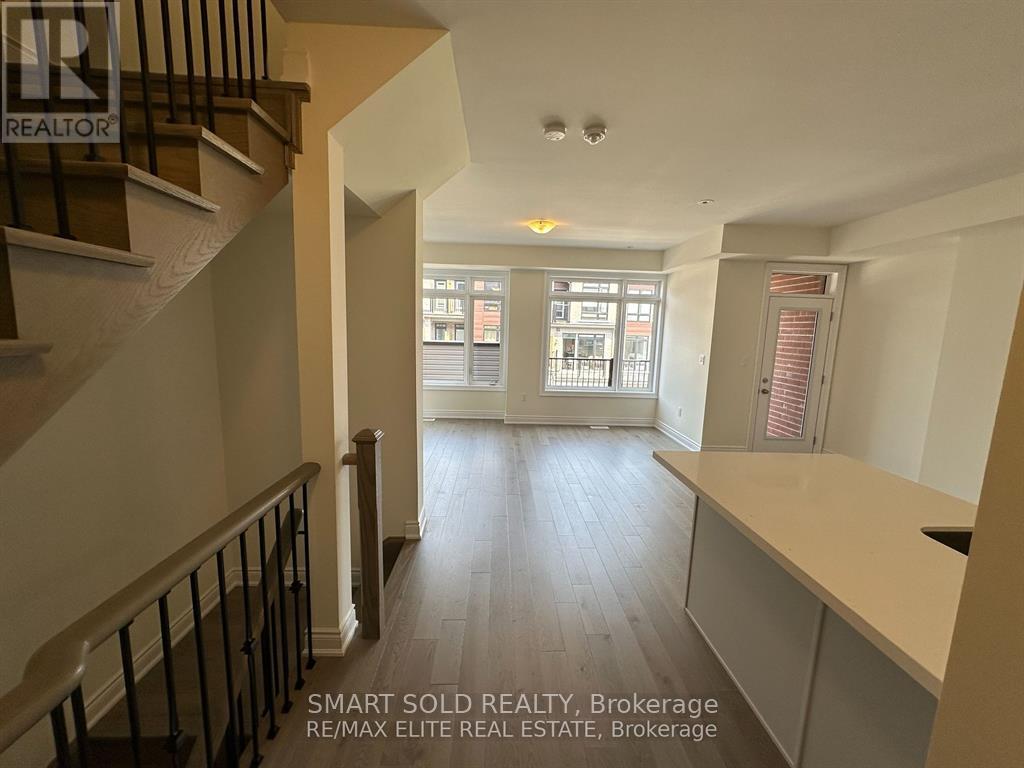 10 Griffith St Street, Aurora, Ontario  L4G 4B1 - Photo 4 - N12977546