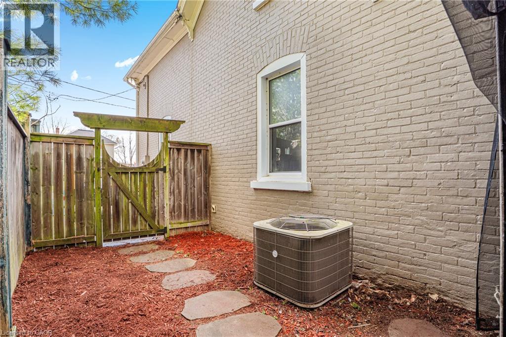 82 Bond Street, Cambridge, Ontario  N1R 4B6 - Photo 11 - 40821392