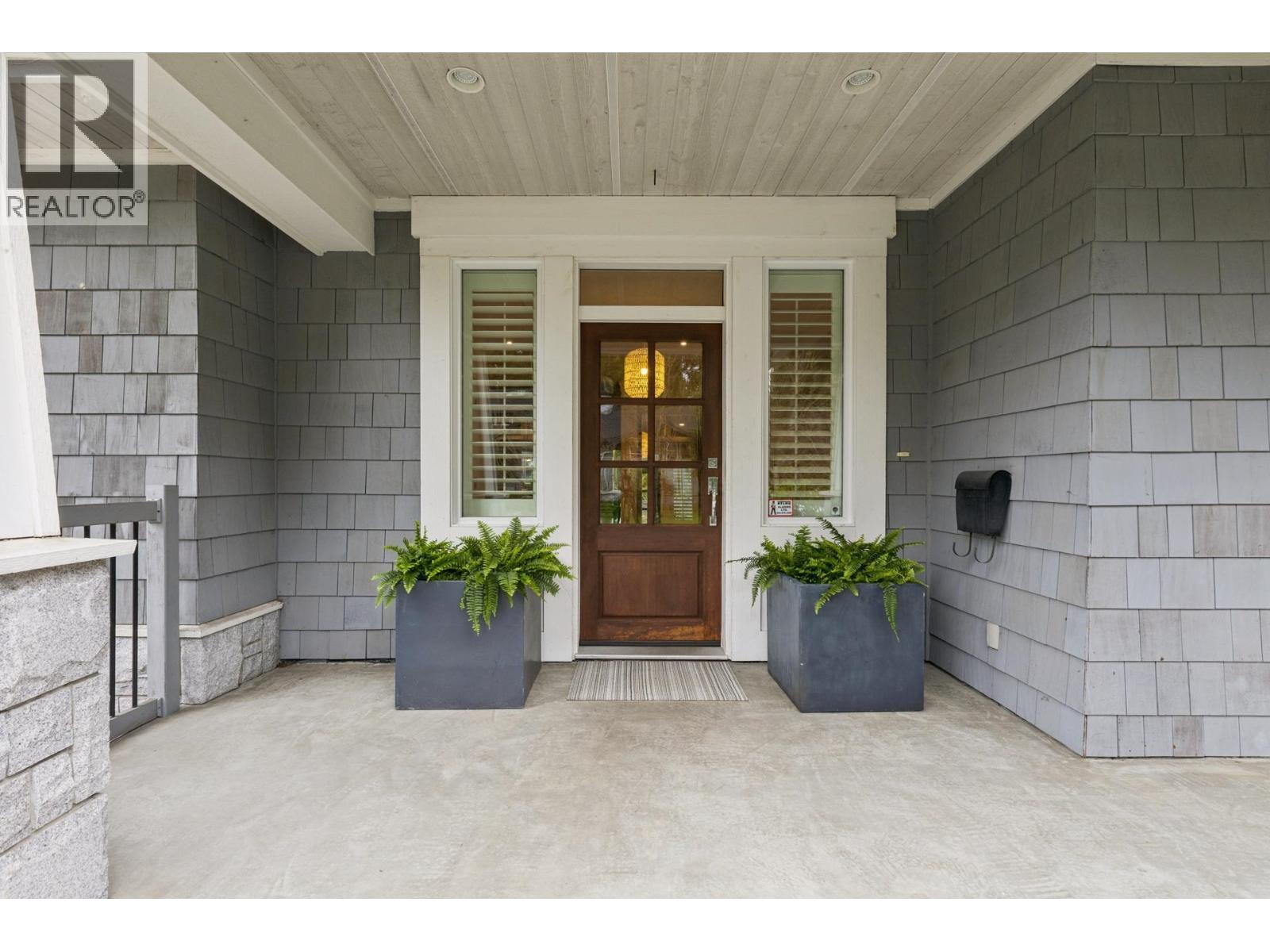 3476 Wellington Crescent, North Vancouver, British Columbia  V7R 3B4 - Photo 2 - R3112440