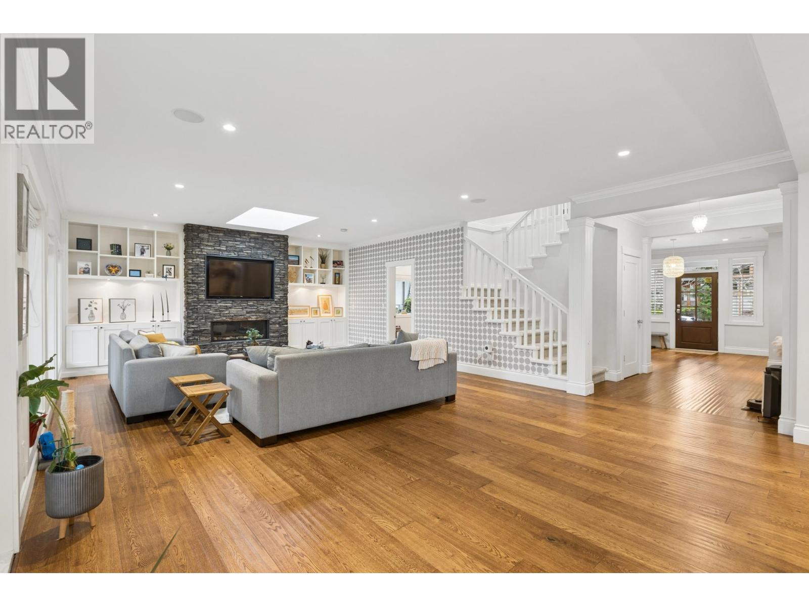 3476 Wellington Crescent, North Vancouver, British Columbia  V7R 3B4 - Photo 3 - R3112440