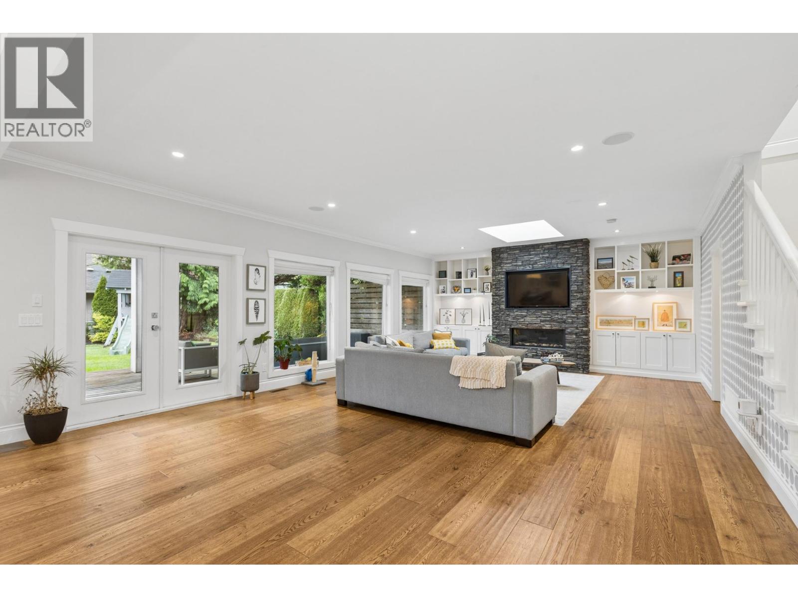 3476 Wellington Crescent, North Vancouver, British Columbia  V7R 3B4 - Photo 4 - R3112440