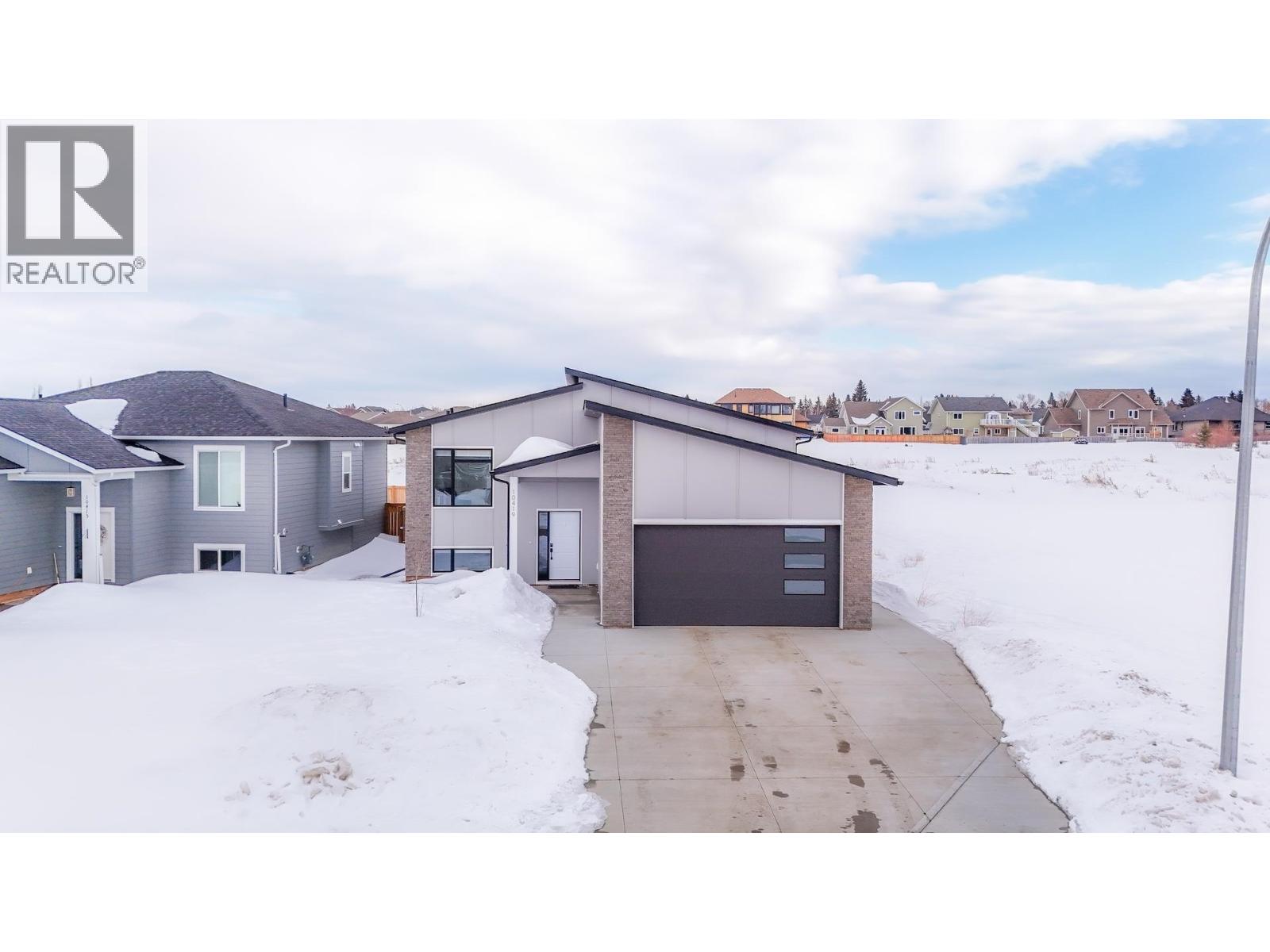 10419 117 Avenue, Fort St. John, British Columbia  V1J 0M8 - Photo 1 - R3112294