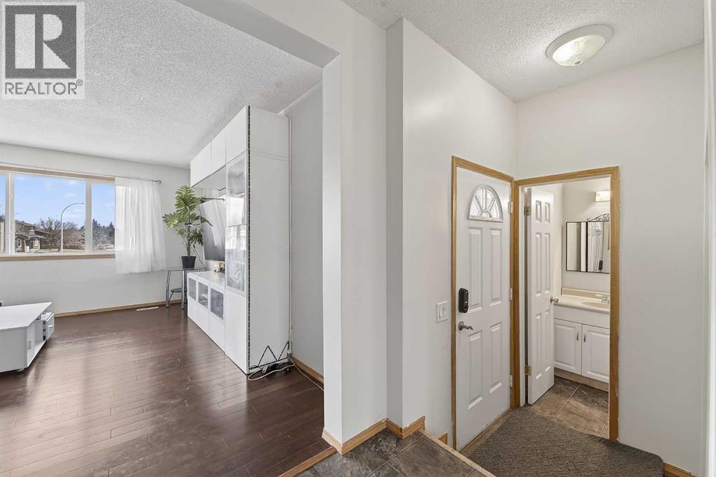 533 Summerwood Place SE, Airdrie, Alberta  T4B 1W9 - Photo 2 - A2301866