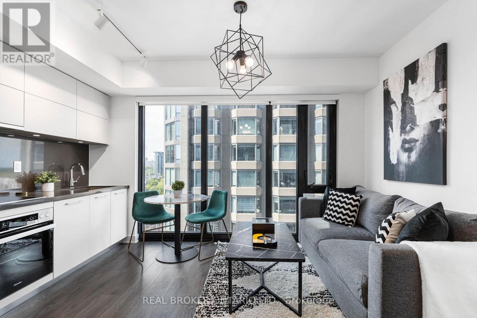 1913 - 188 Cumberland Street, Toronto, Ontario  M5R 2G3 - Photo 2 - C13009252