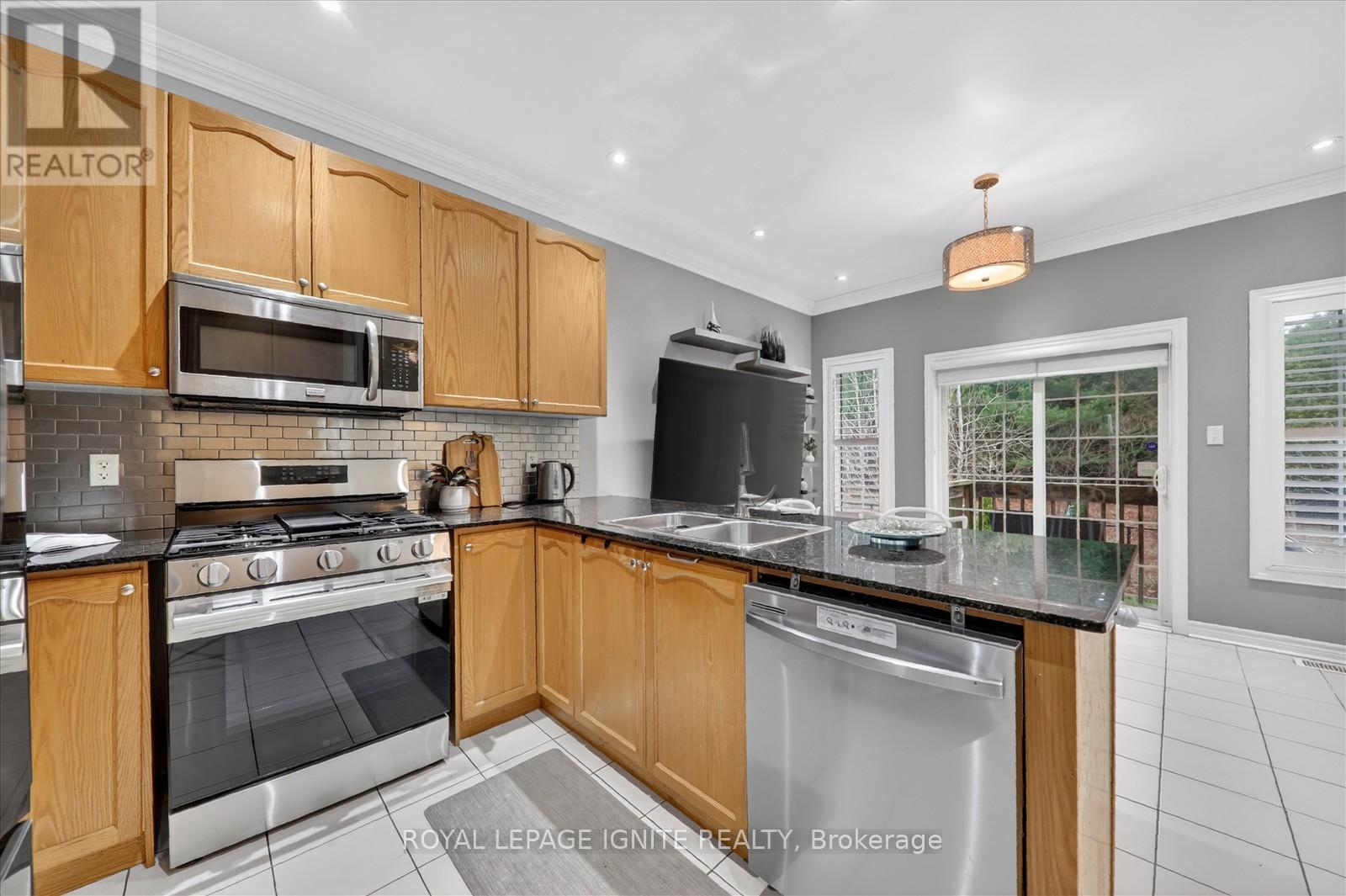 1575 Winville Road, Pickering (Duffin Heights), Ontario  L1X 0C6 - Photo 19 - E13009212