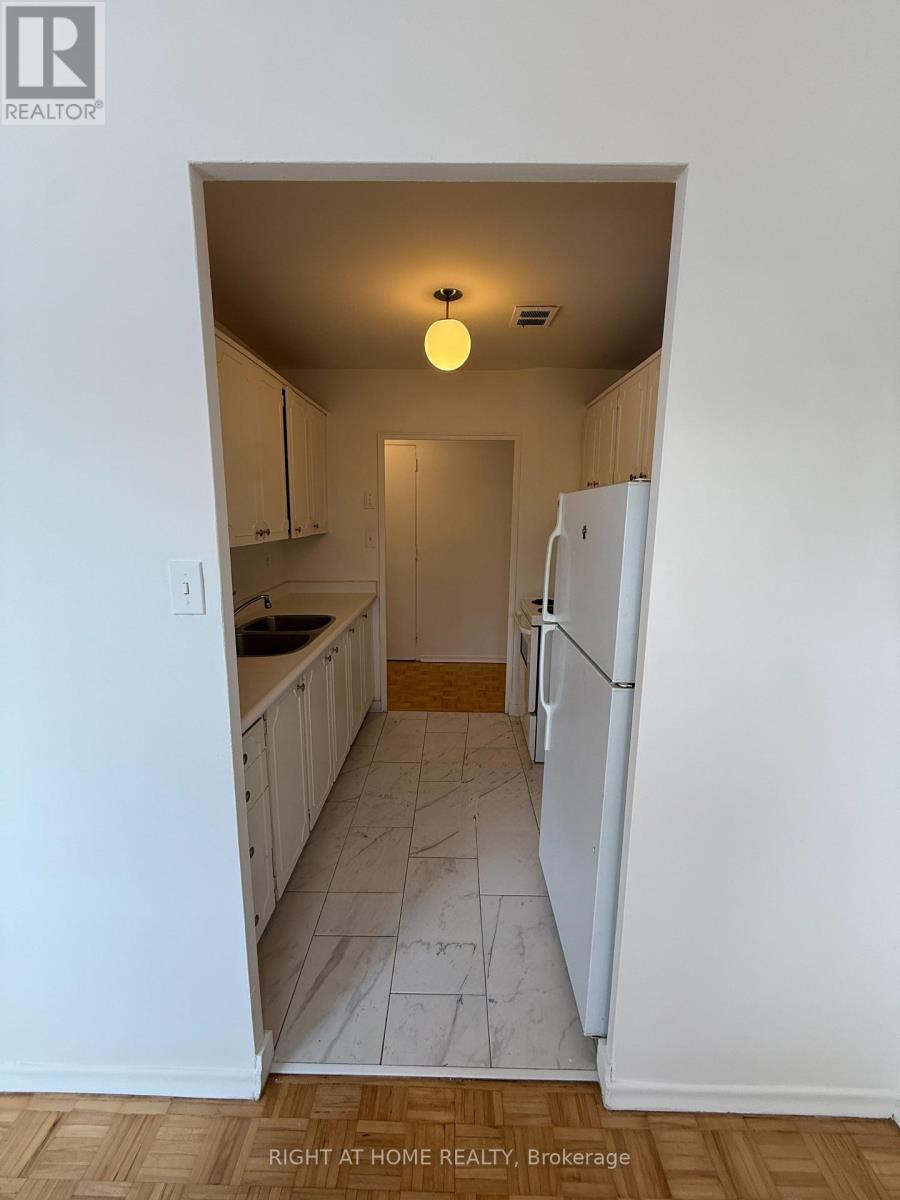 203 - 95 Taunton Road E, Oshawa, Ontario  L1G 3T6 - Photo 4 - E13009256