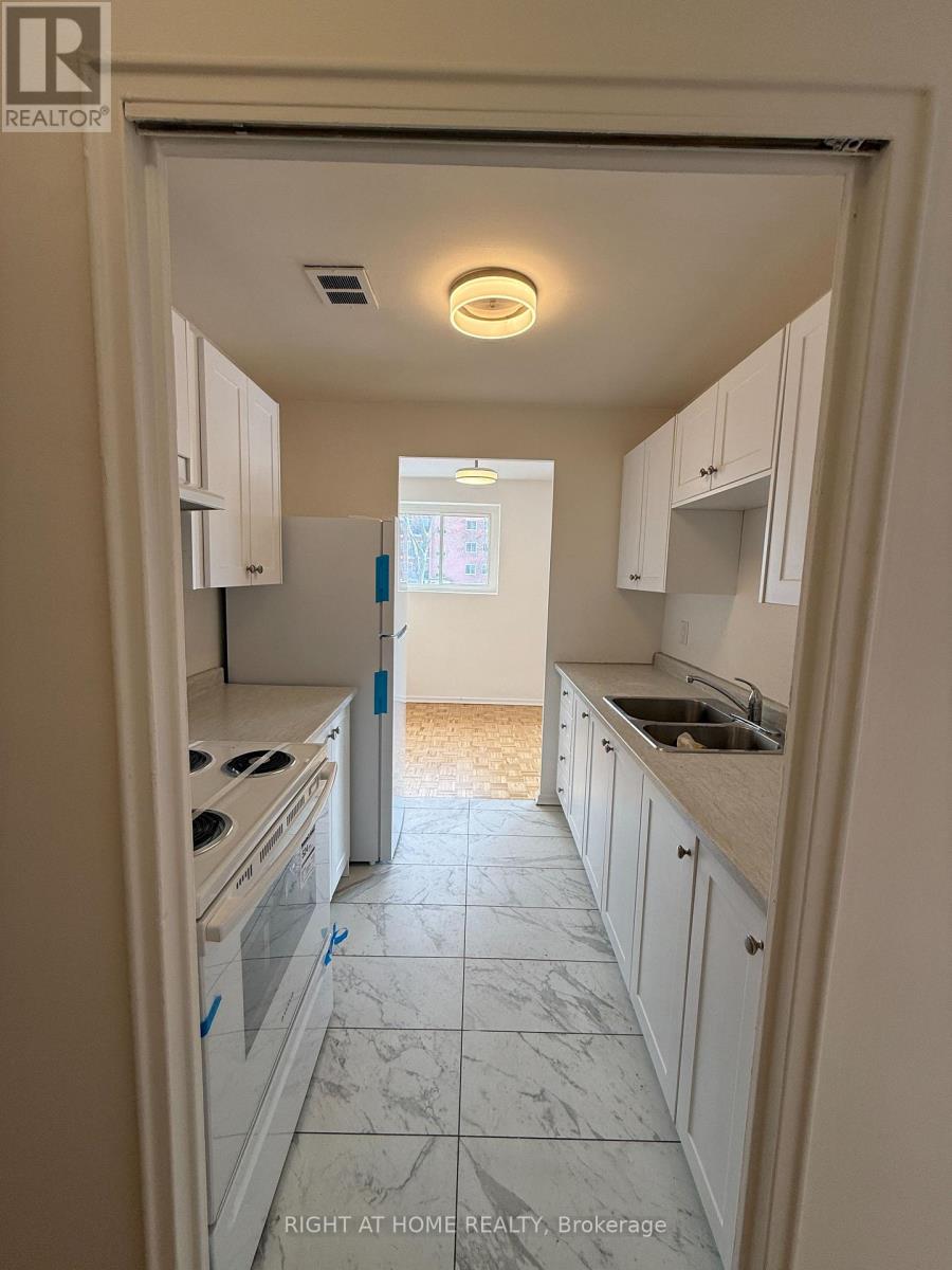 206 - 95 Taunton Road E, Oshawa, Ontario  L1G 3T6 - Photo 4 - E13009314