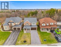 10 FIELDS COURT, Aurora, Ontario