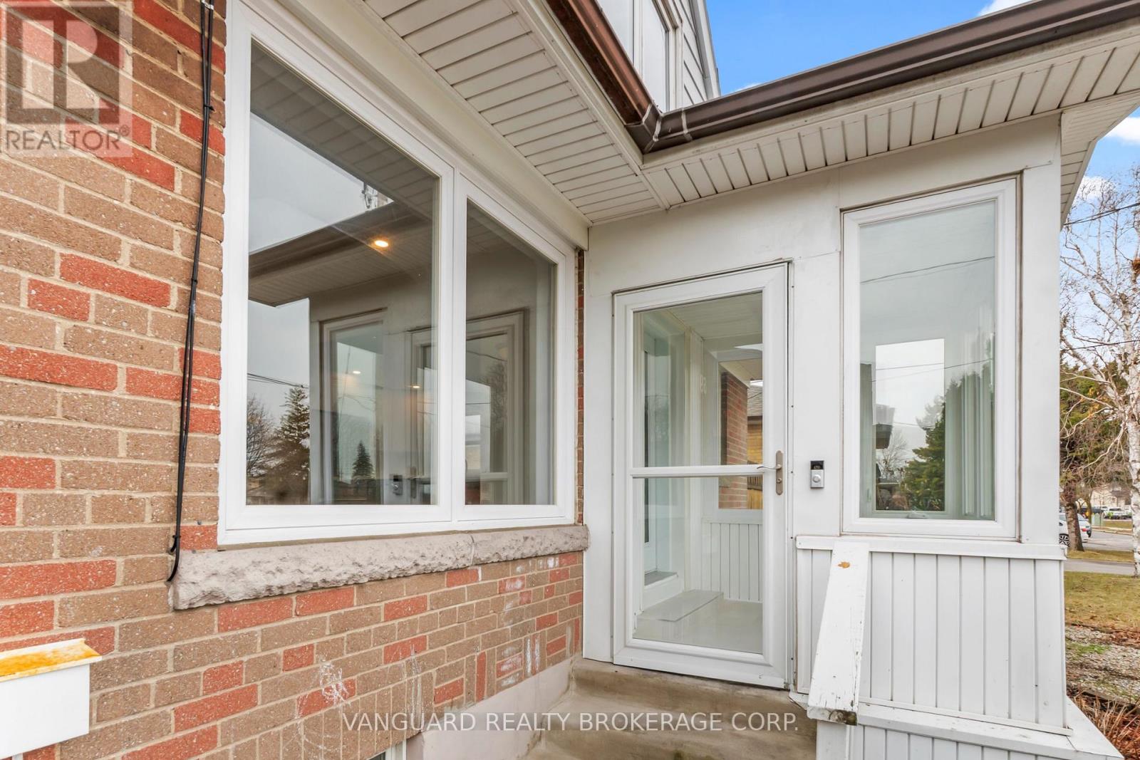 69 Joyce Parkway, Toronto (Yorkdale-Glen Park), Ontario  M6B 2T3 - Photo 3 - W13009308