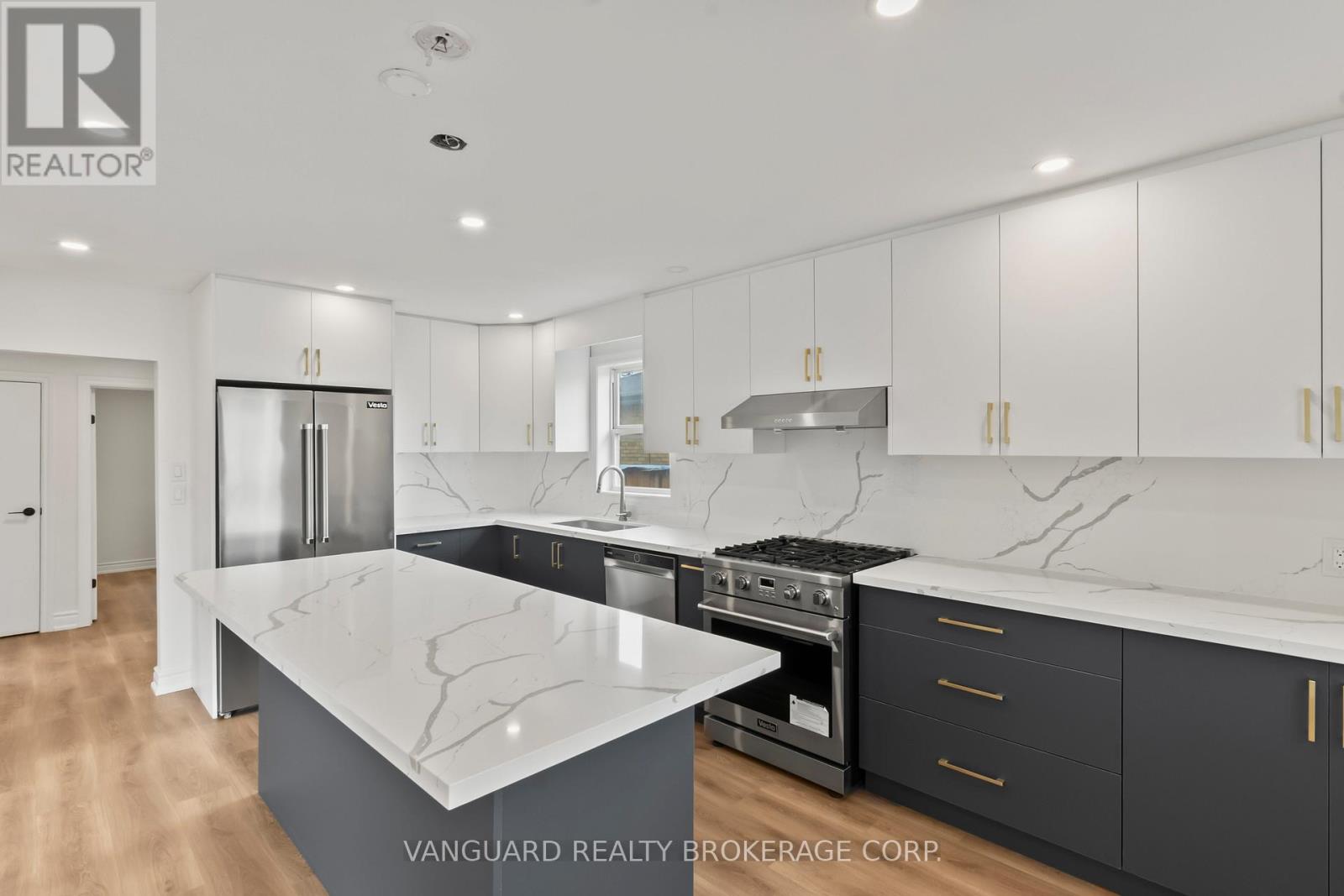 69 Joyce Parkway, Toronto (Yorkdale-Glen Park), Ontario  M6B 2T3 - Photo 7 - W13009308