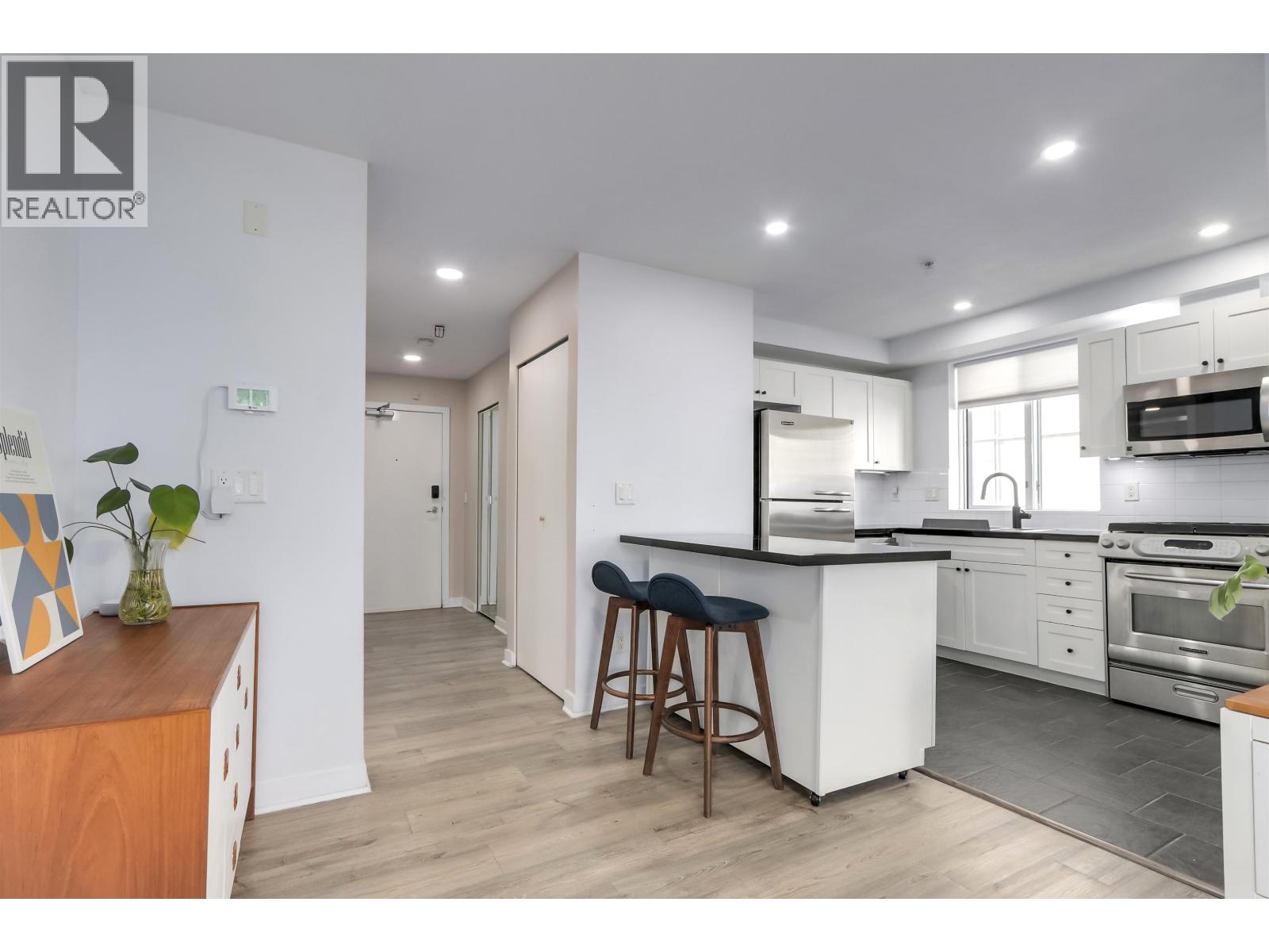 302 122 E 3rd Street, North Vancouver, British Columbia  V7L 1E6 - Photo 8 - R3095924