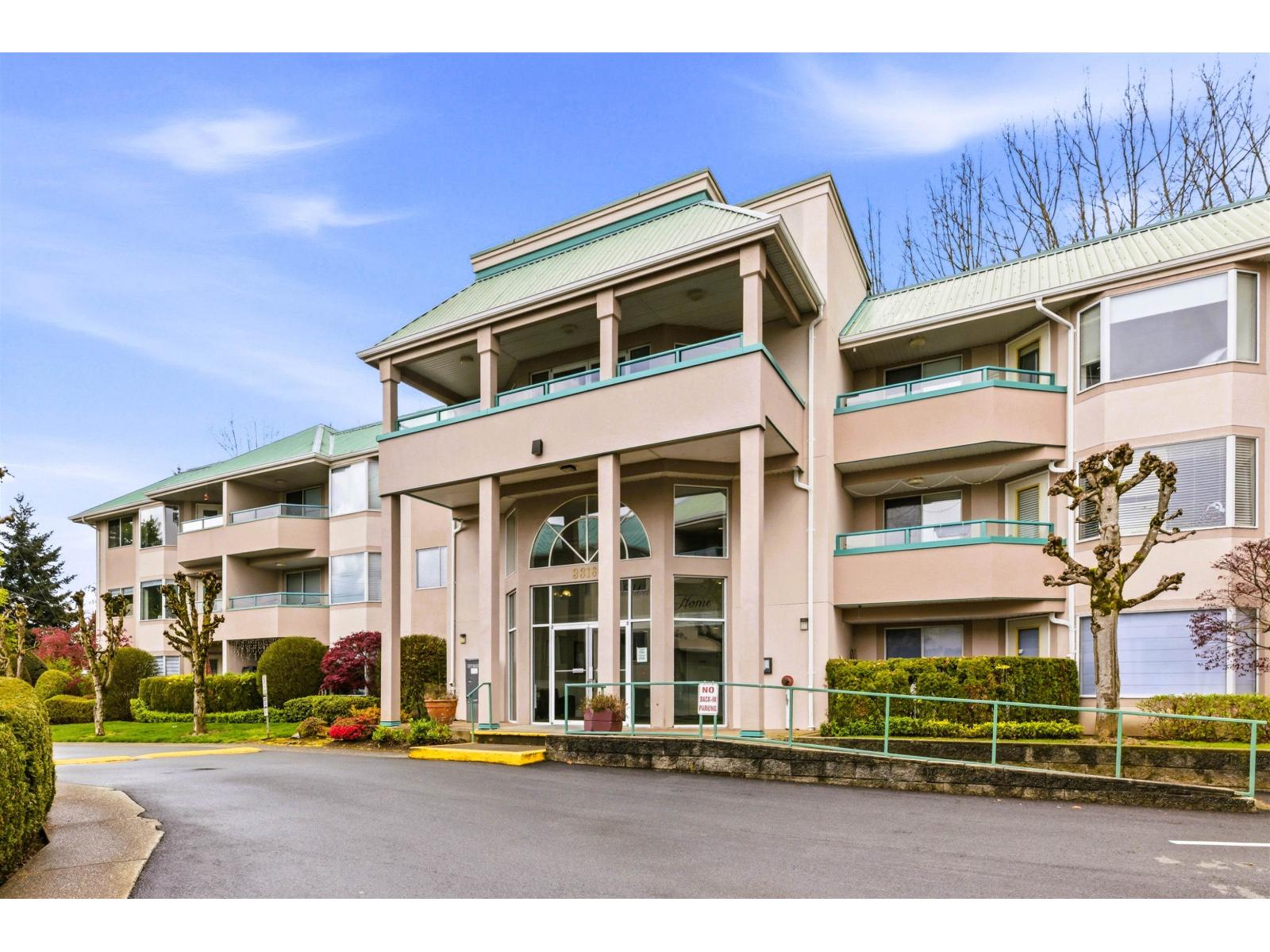 302 33165 Old Yale Road, Abbotsford, British Columbia  V2S 2J4 - Photo 1 - R3112193