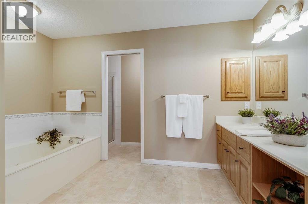 17 Rocky Ridge Villas NW, Calgary, Alberta  T3G 4R2 - Photo 19 - A2298839