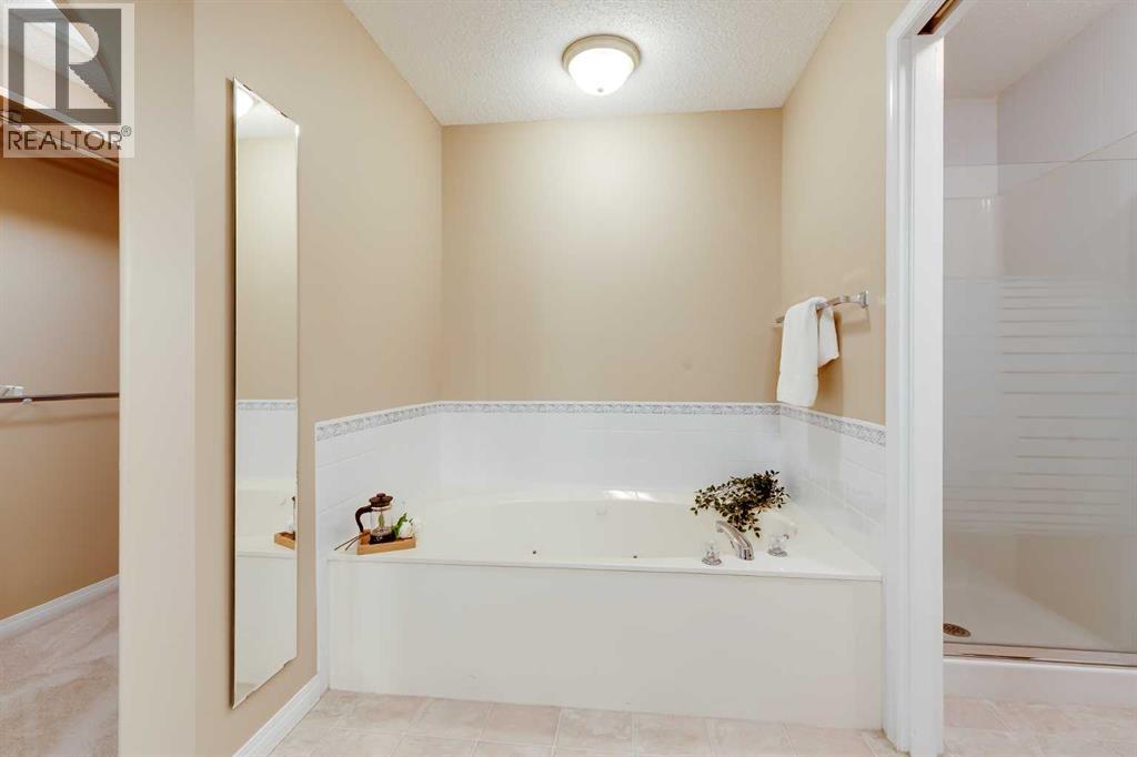 17 Rocky Ridge Villas NW, Calgary, Alberta  T3G 4R2 - Photo 20 - A2298839